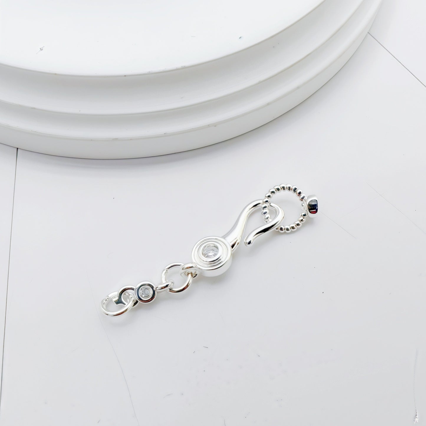 Universal fish hook clasp