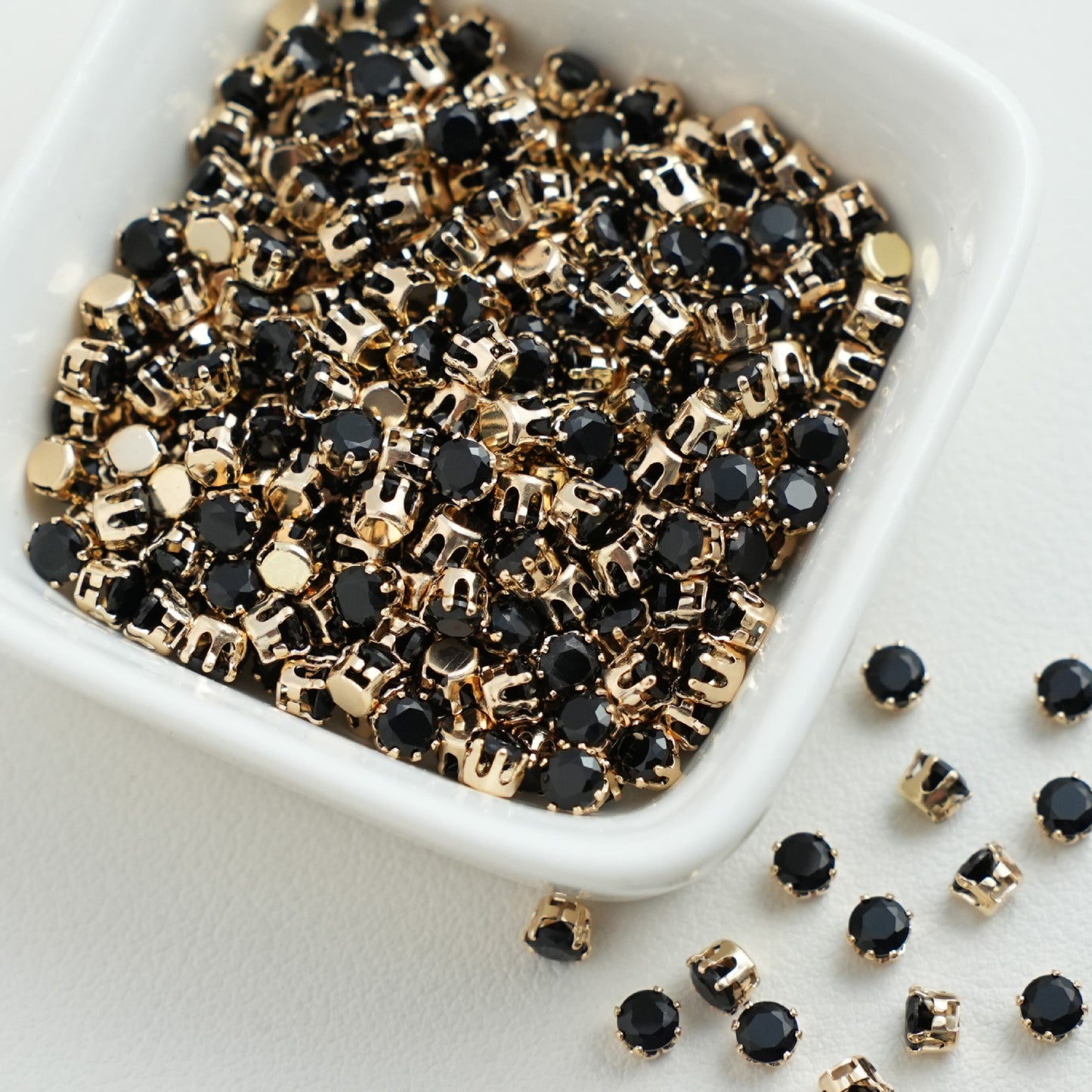 (30pcs)4MM Round Gold Base Prong-set CZs