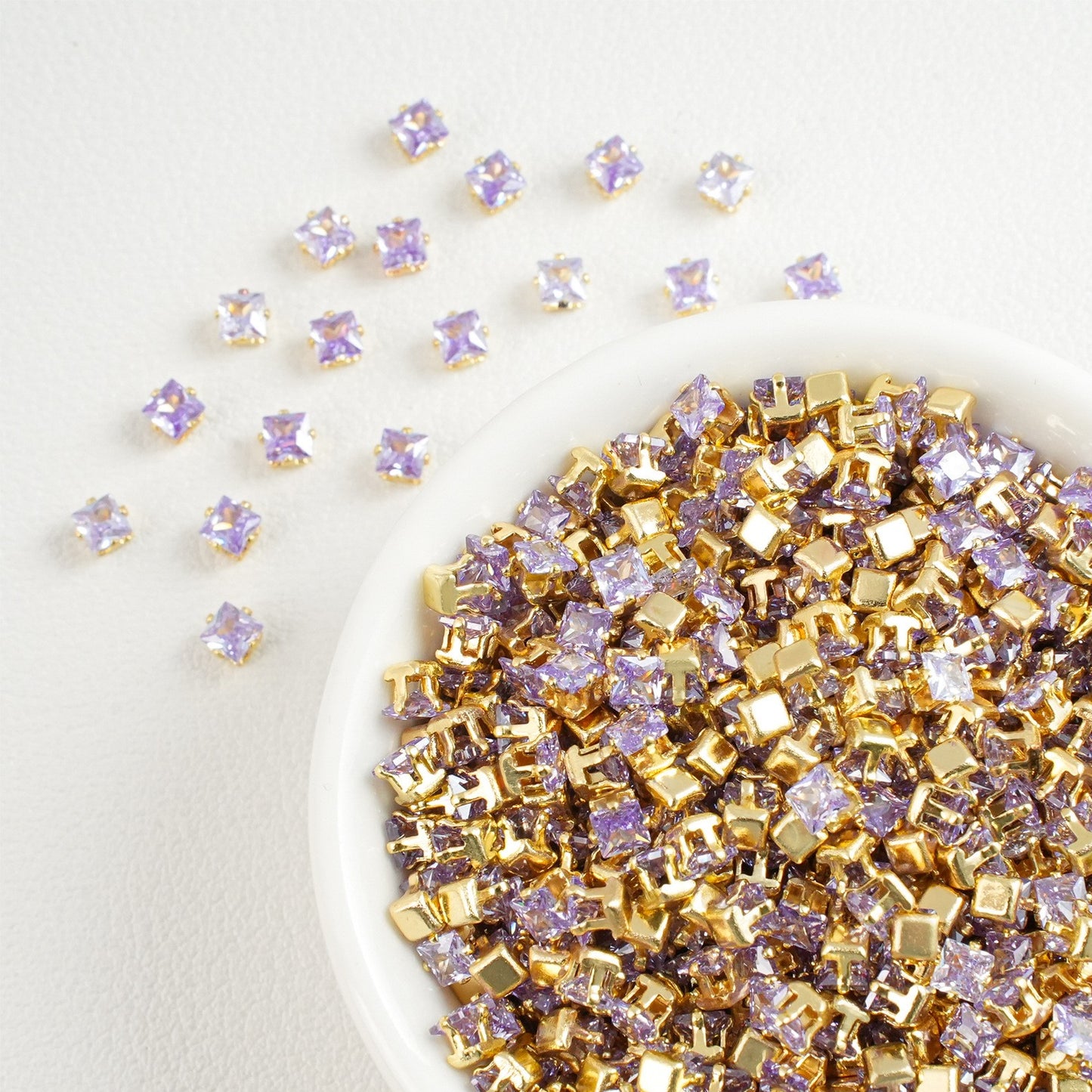 (30pcs)4MM Gold Base Square Prong-Set CZ