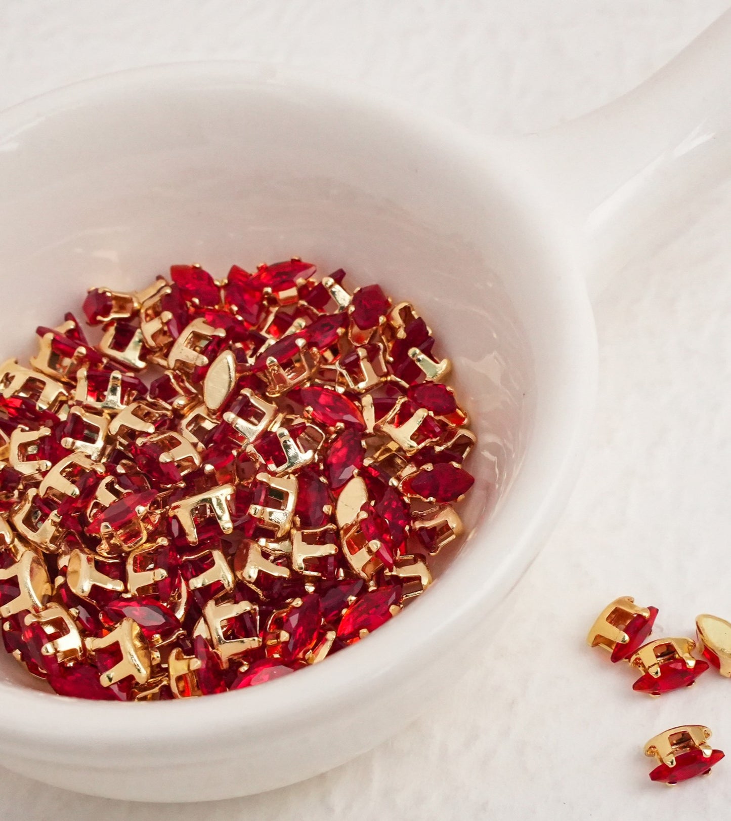 (30pcs)3x6mm 4-prong Gold Base Marquise Prong-Set Zircon