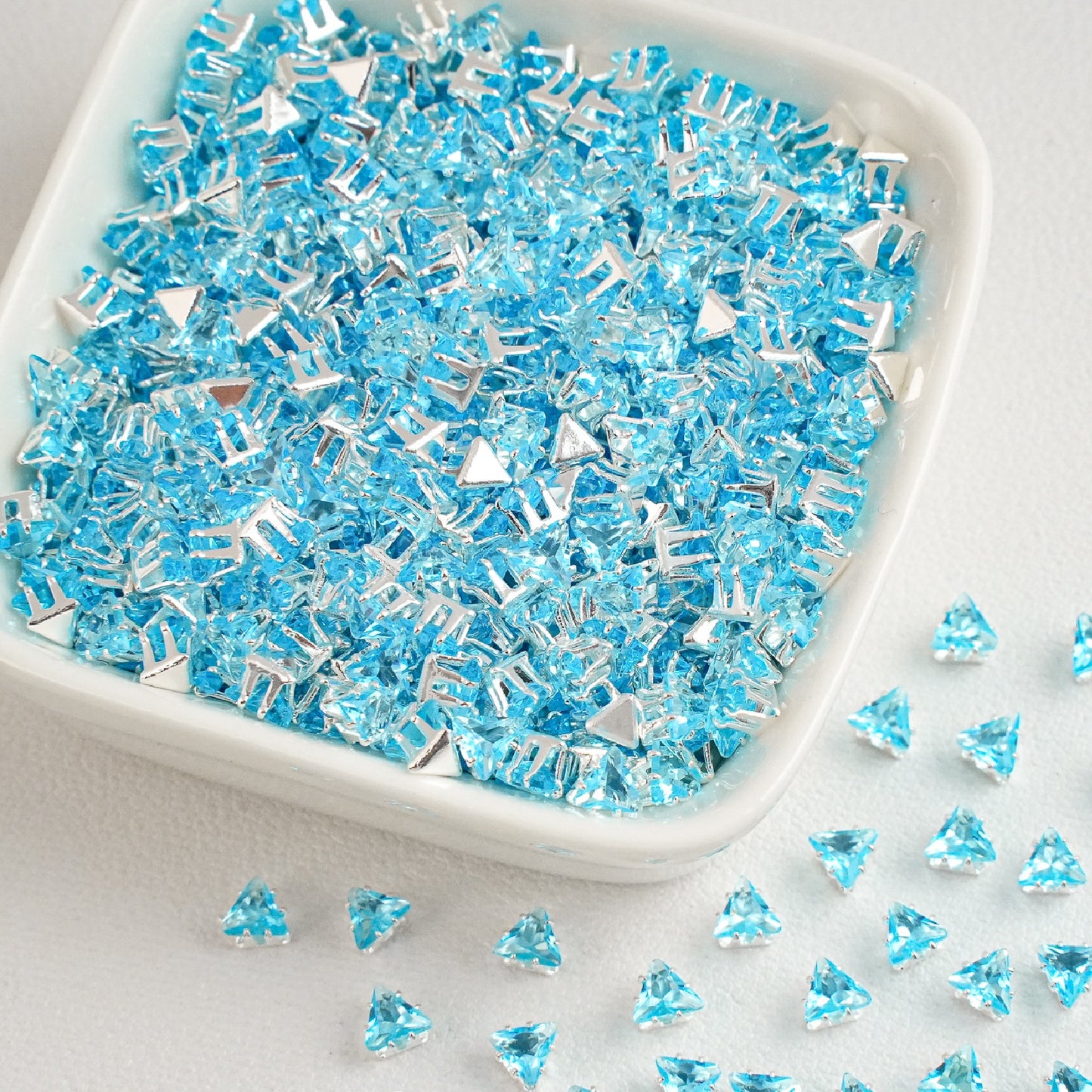 4mm Triangle Prong-Set CZ