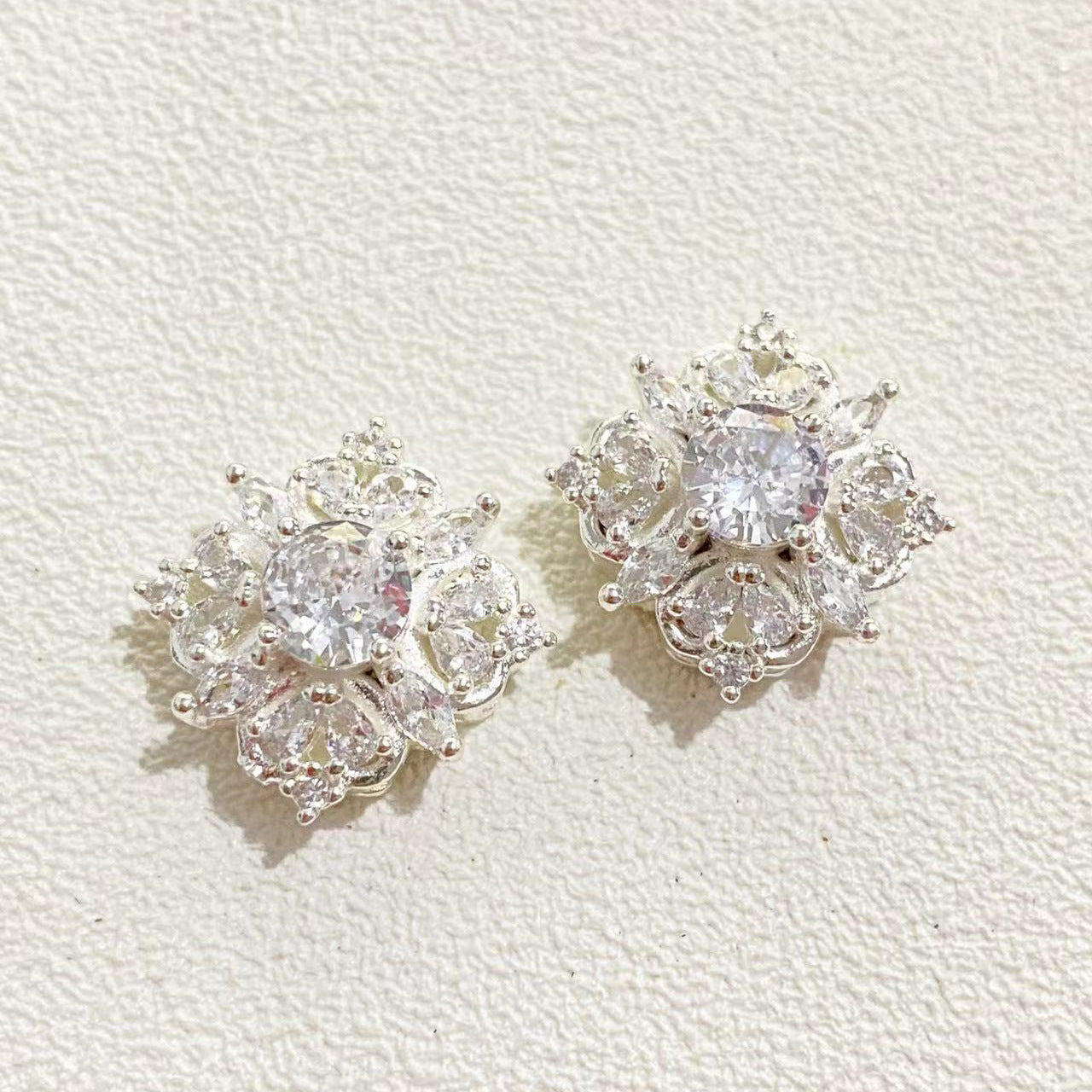 Paved CZs Square Spacer