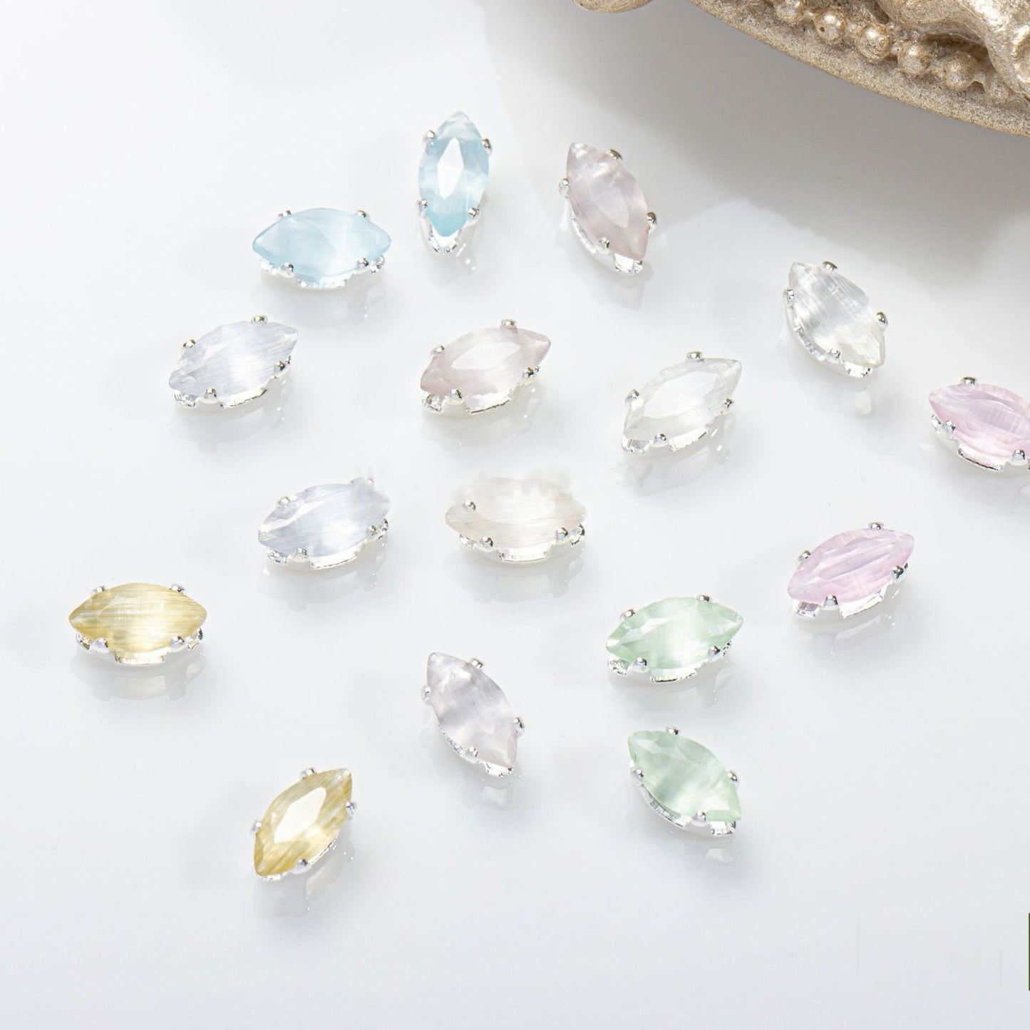 حبات الزركون الماركيز على شكل عين القطة مقاس 4×8 مم