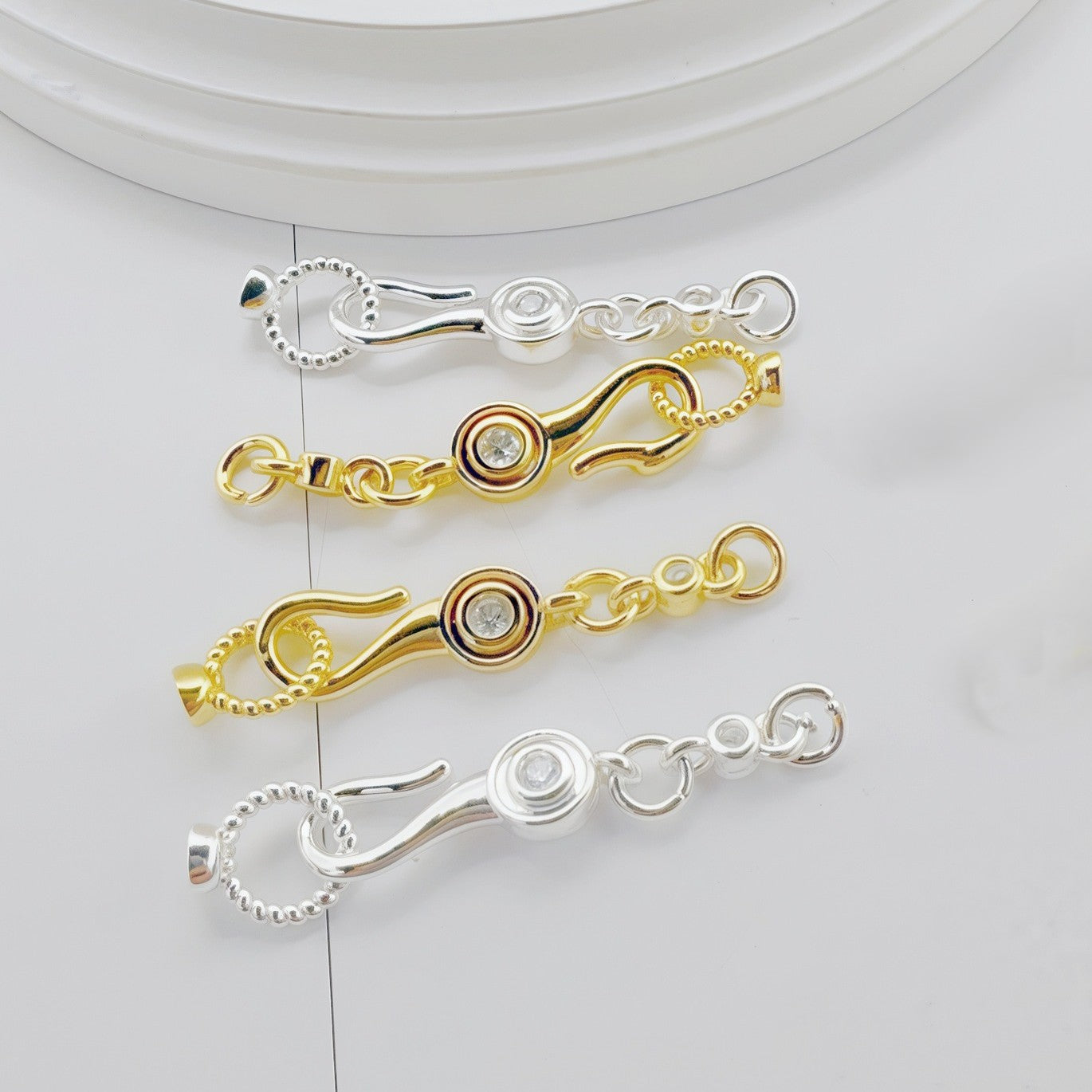 Universal fish hook clasp