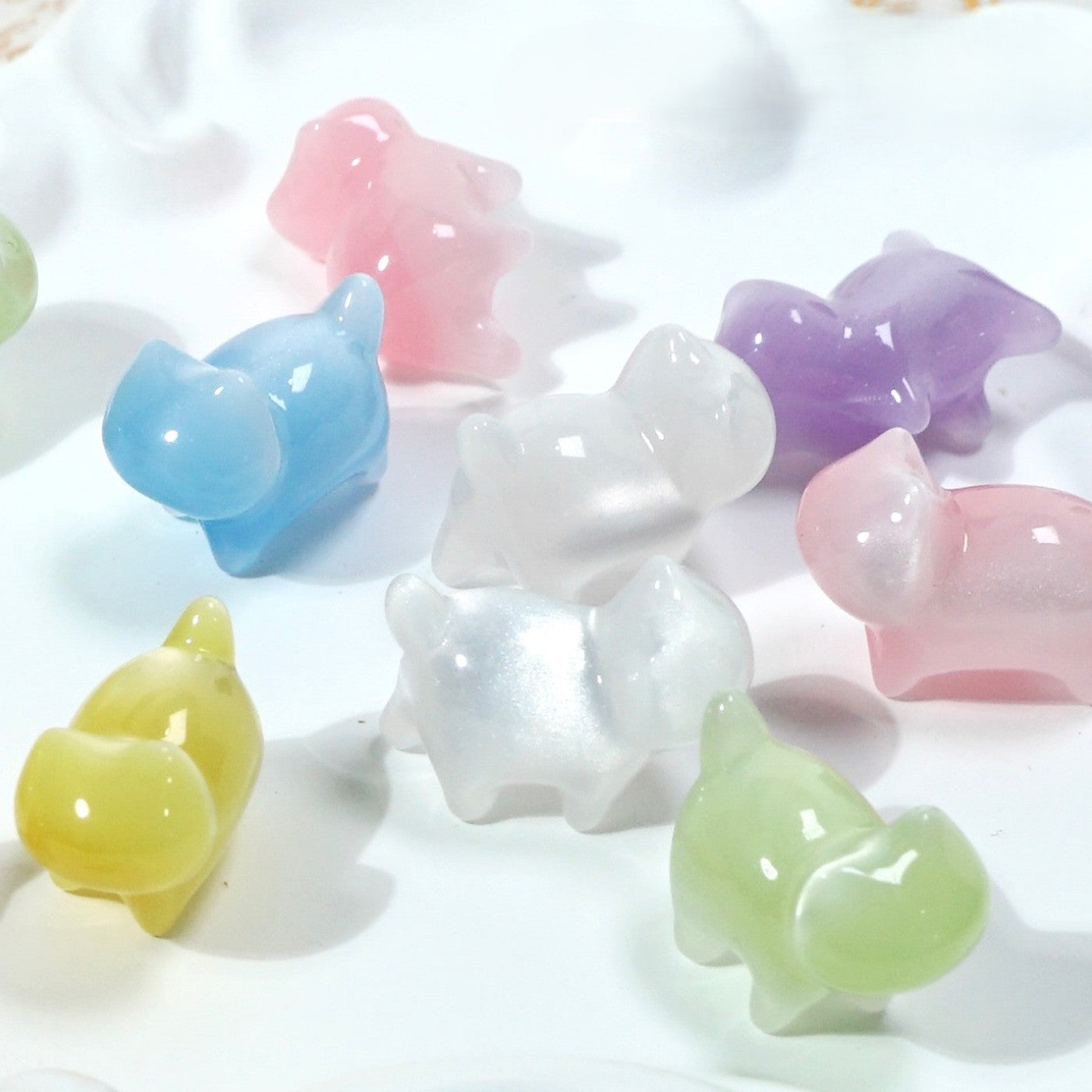 (5pcs)UV Color-Changing Resin Small Cat's Eye Cat Bead-No Holes