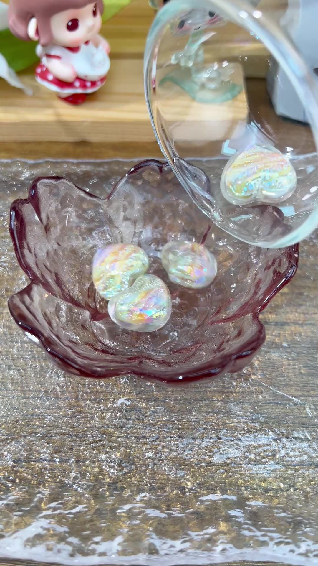 خرز على شكل قلب مطلي بالزيت 