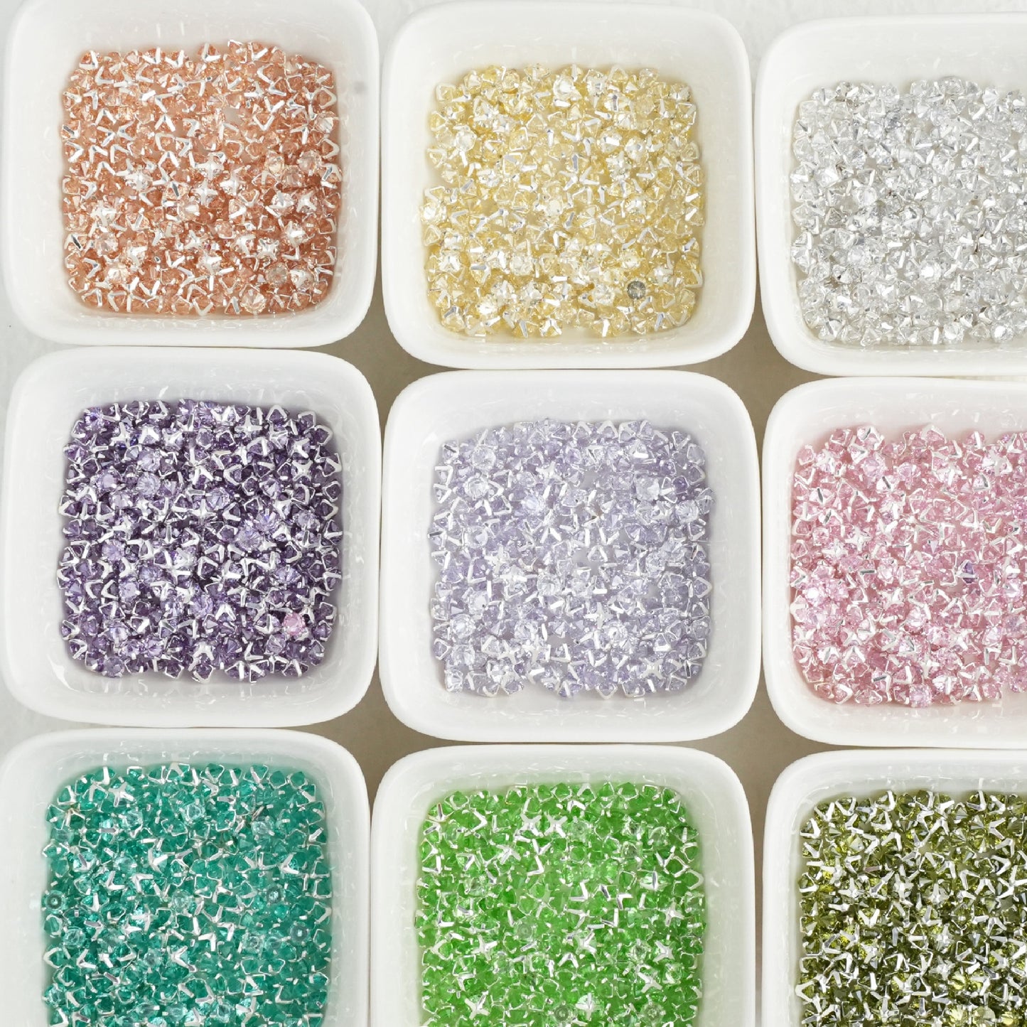 4MM Round Reverse Prong-Set CZ