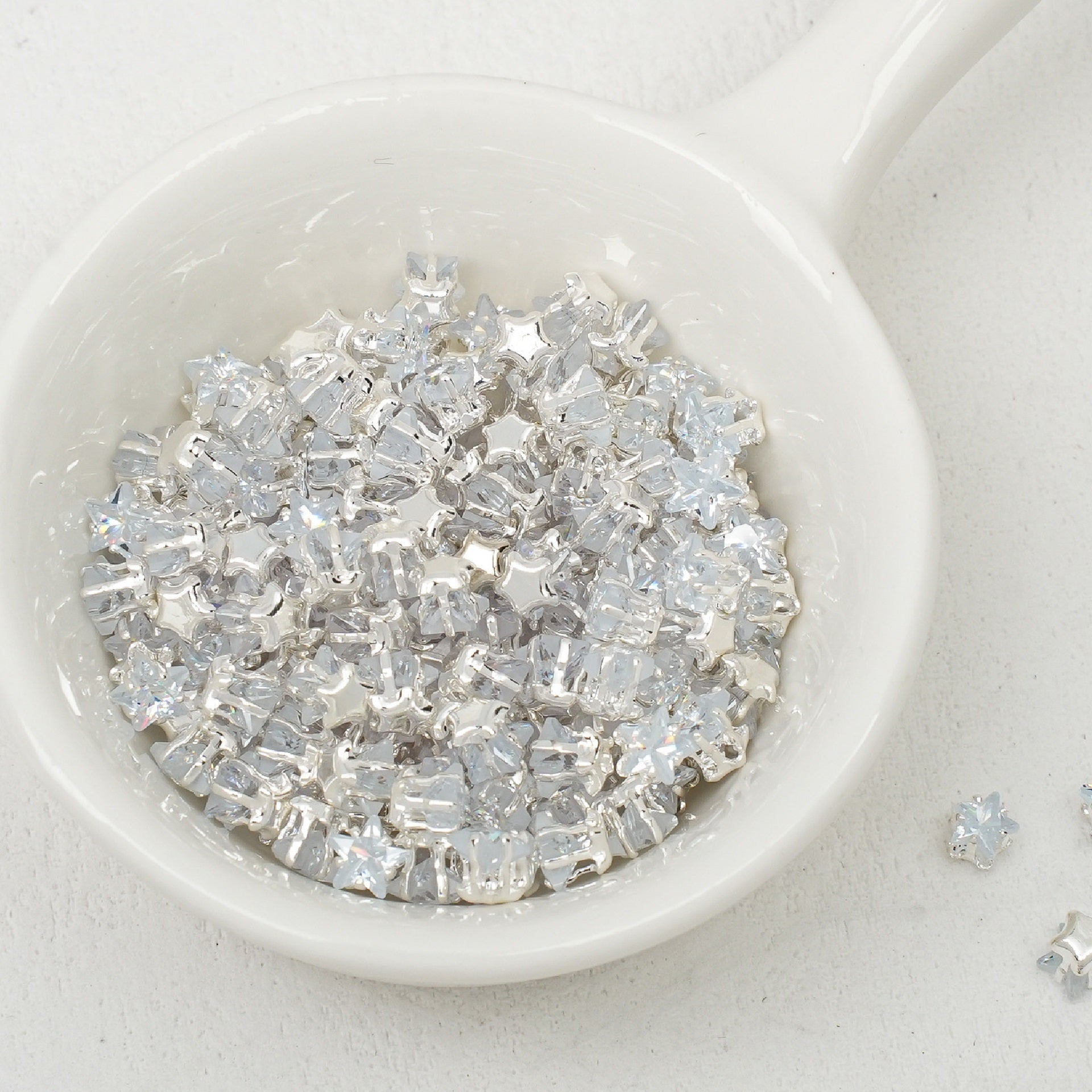 (50pcs)4mm Star Prong-Set CZ