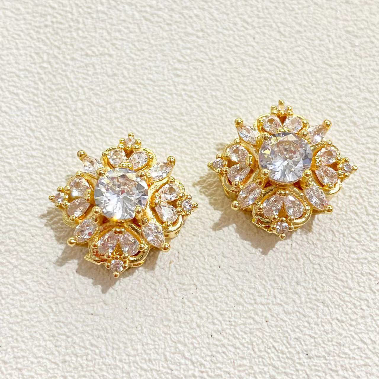 Paved CZs Square Spacer