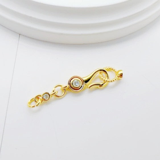 Universal fish hook clasp