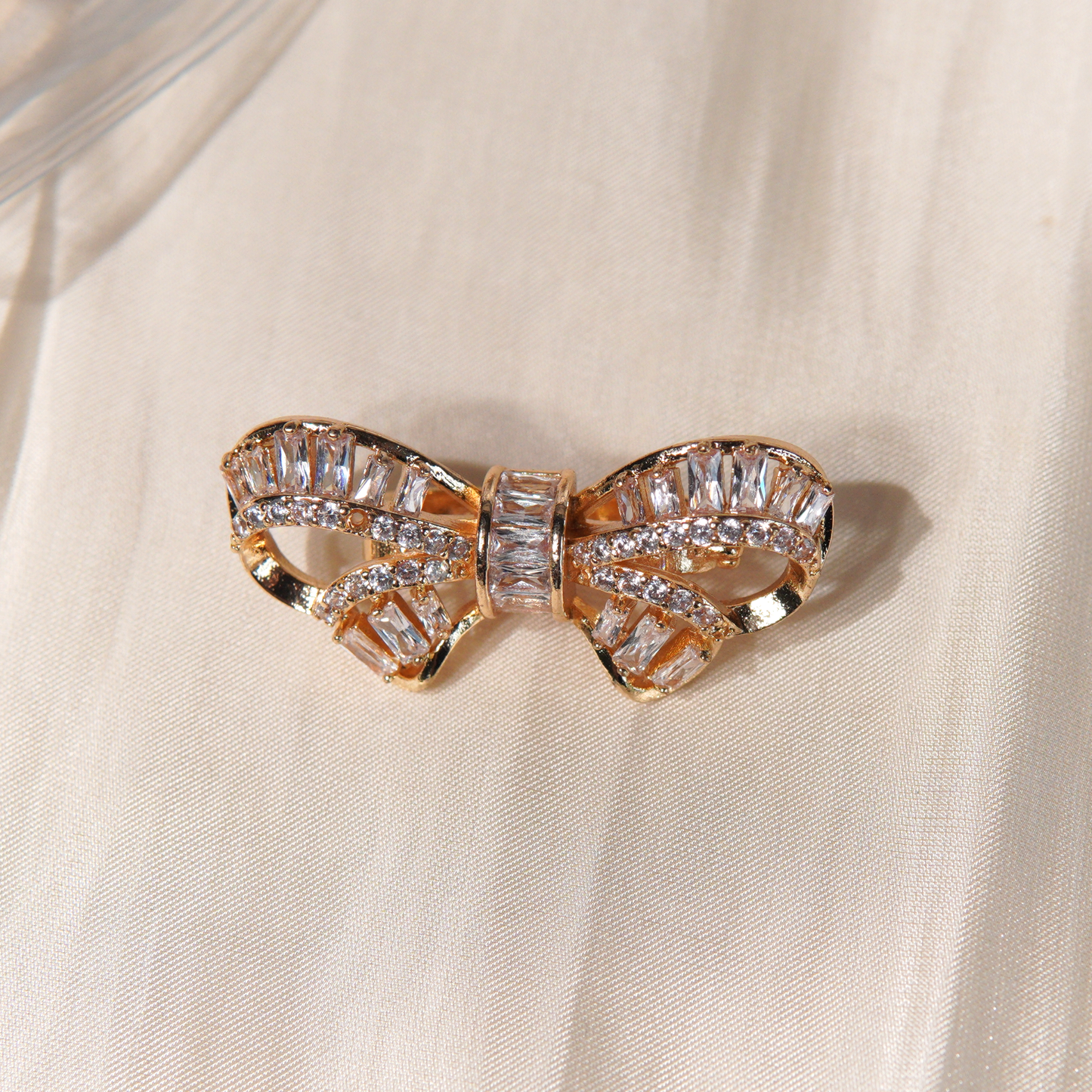 CZ-Set Bow Universal Clasp