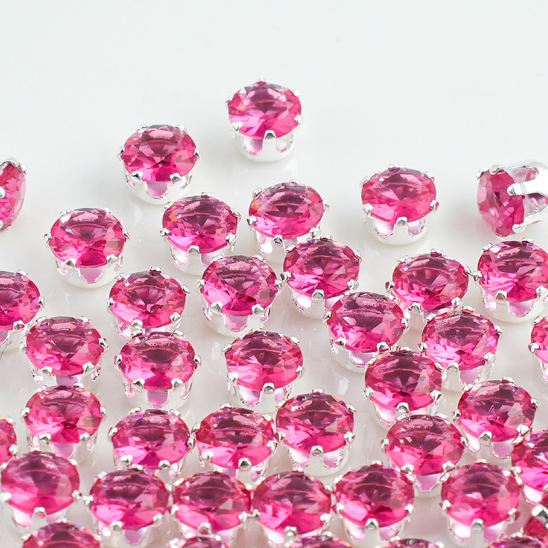 (100pcs)4MM Round Prong-Set CZ