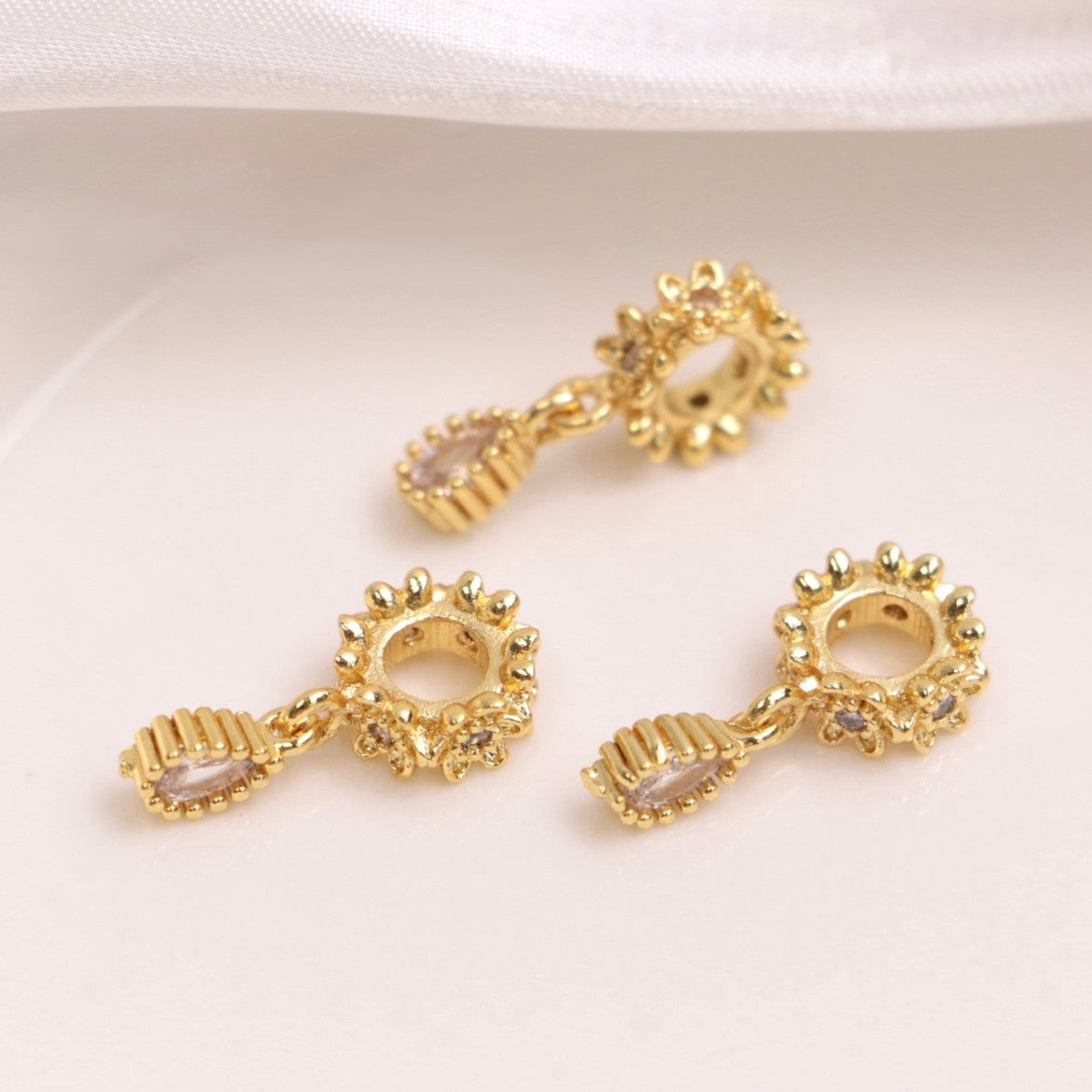 (2pcs)CZ-Set Gear Spacer with Teardrop