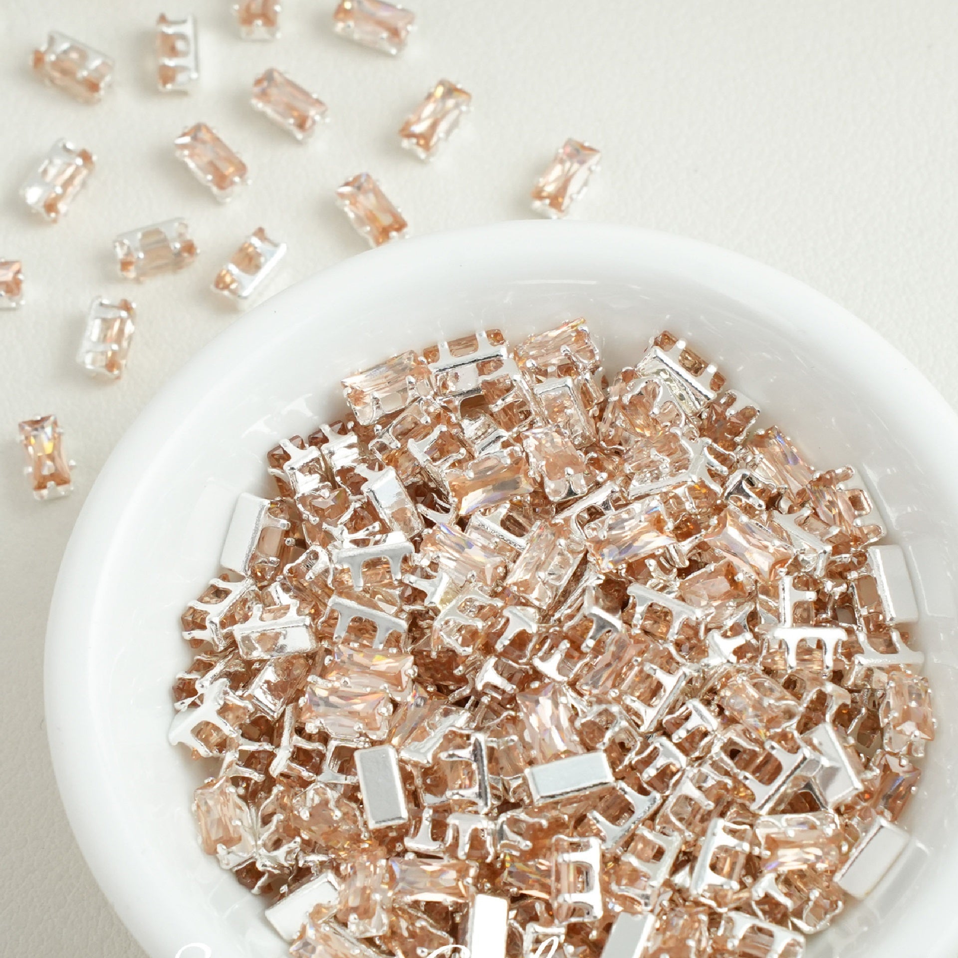 (100pcs)2x4mm Rectangle Prong-Set CZ