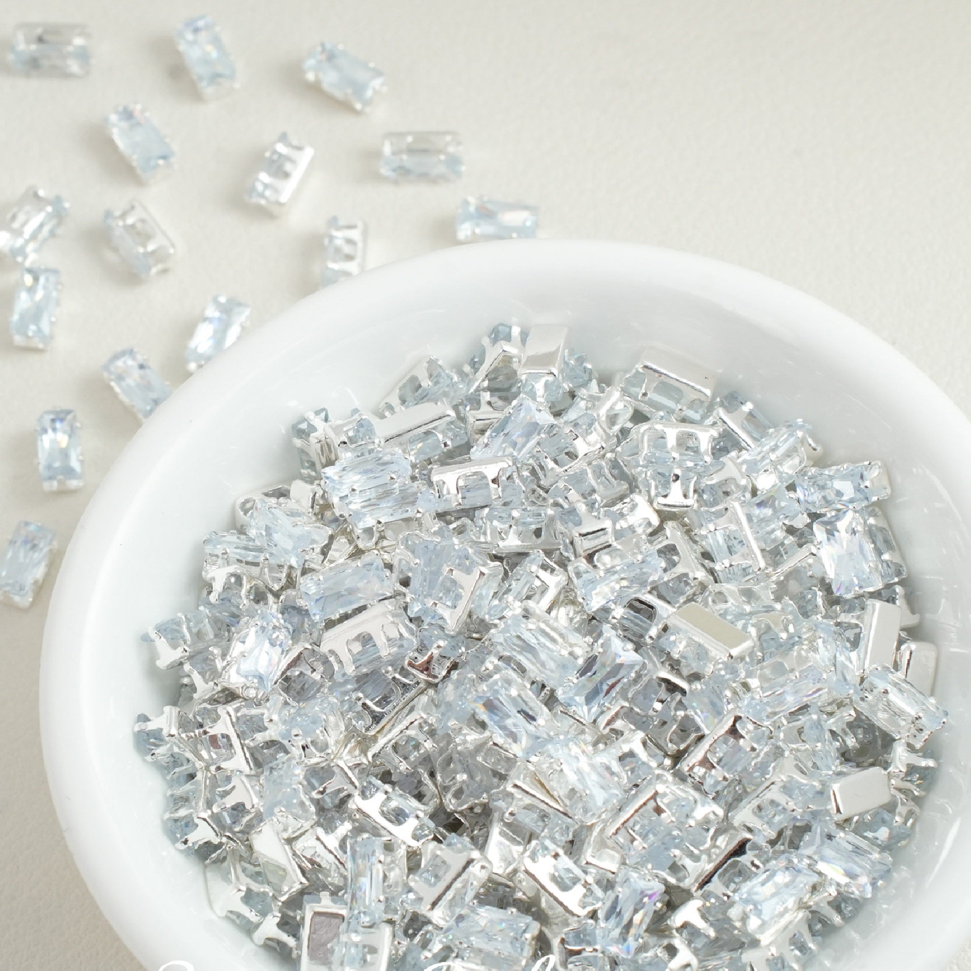 (100pcs)2x4mm Rectangle Prong-Set CZ