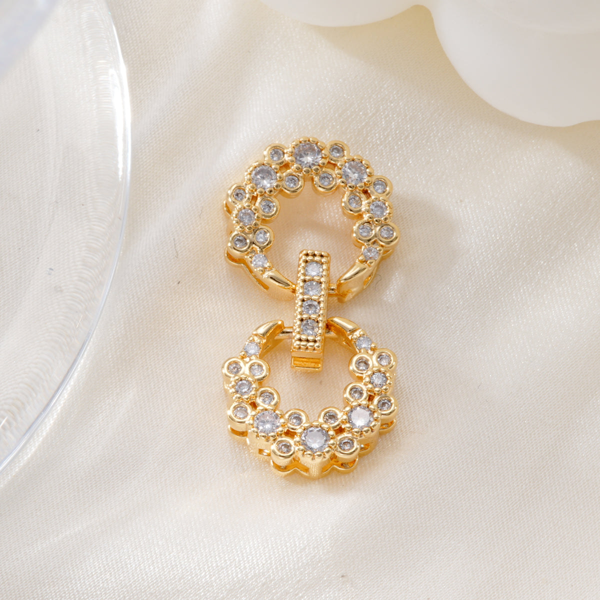 8 Shape Zircon Closure