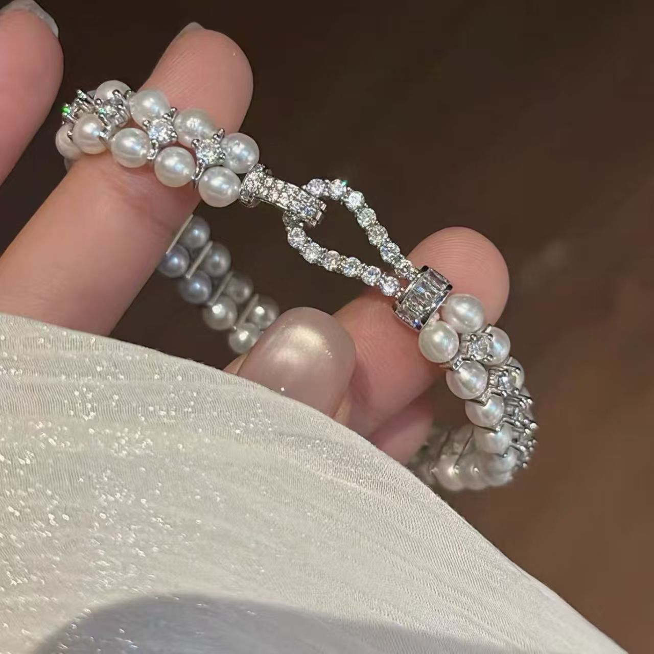 Double-Row Horseshoe Clasp