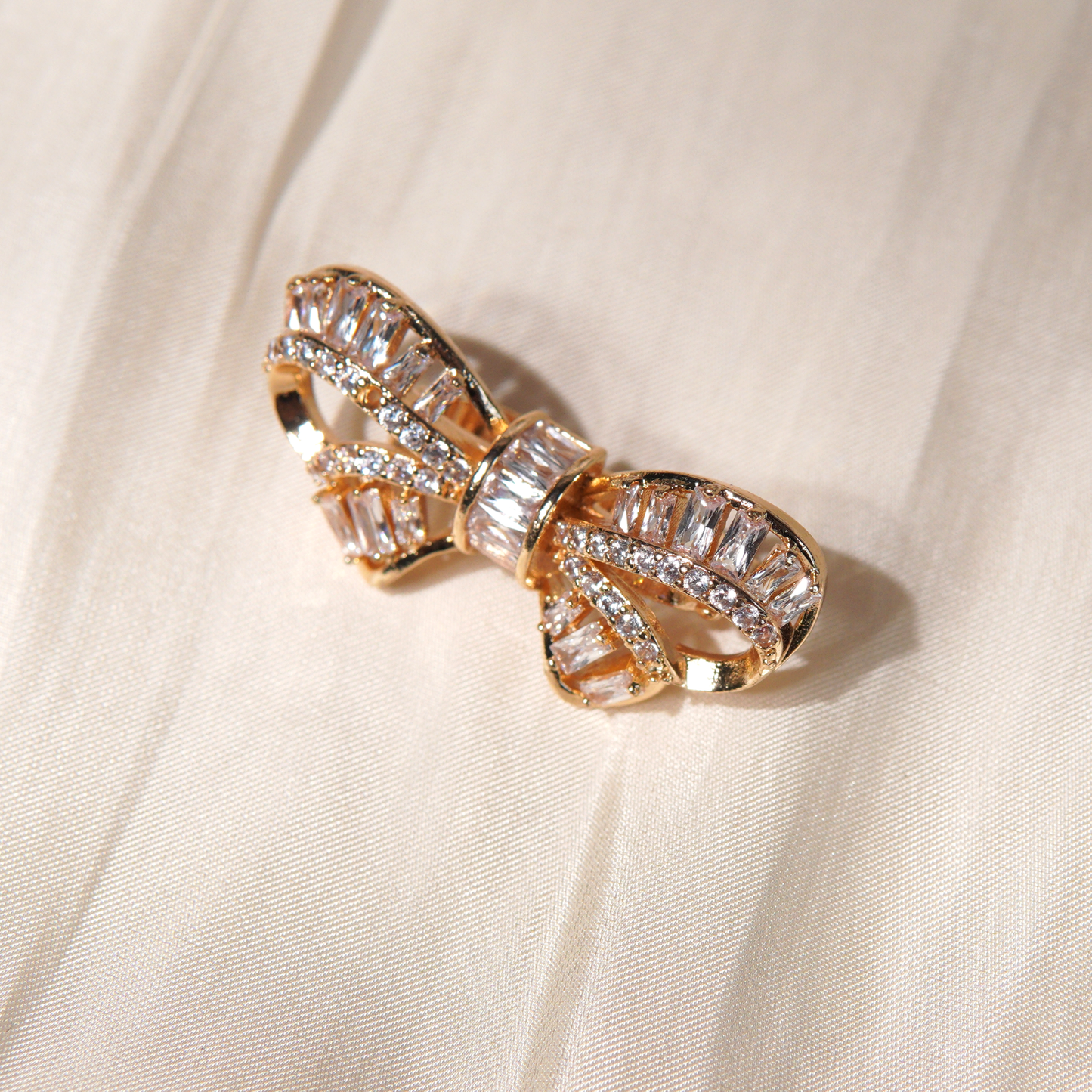 CZ-Set Bow Universal Clasp