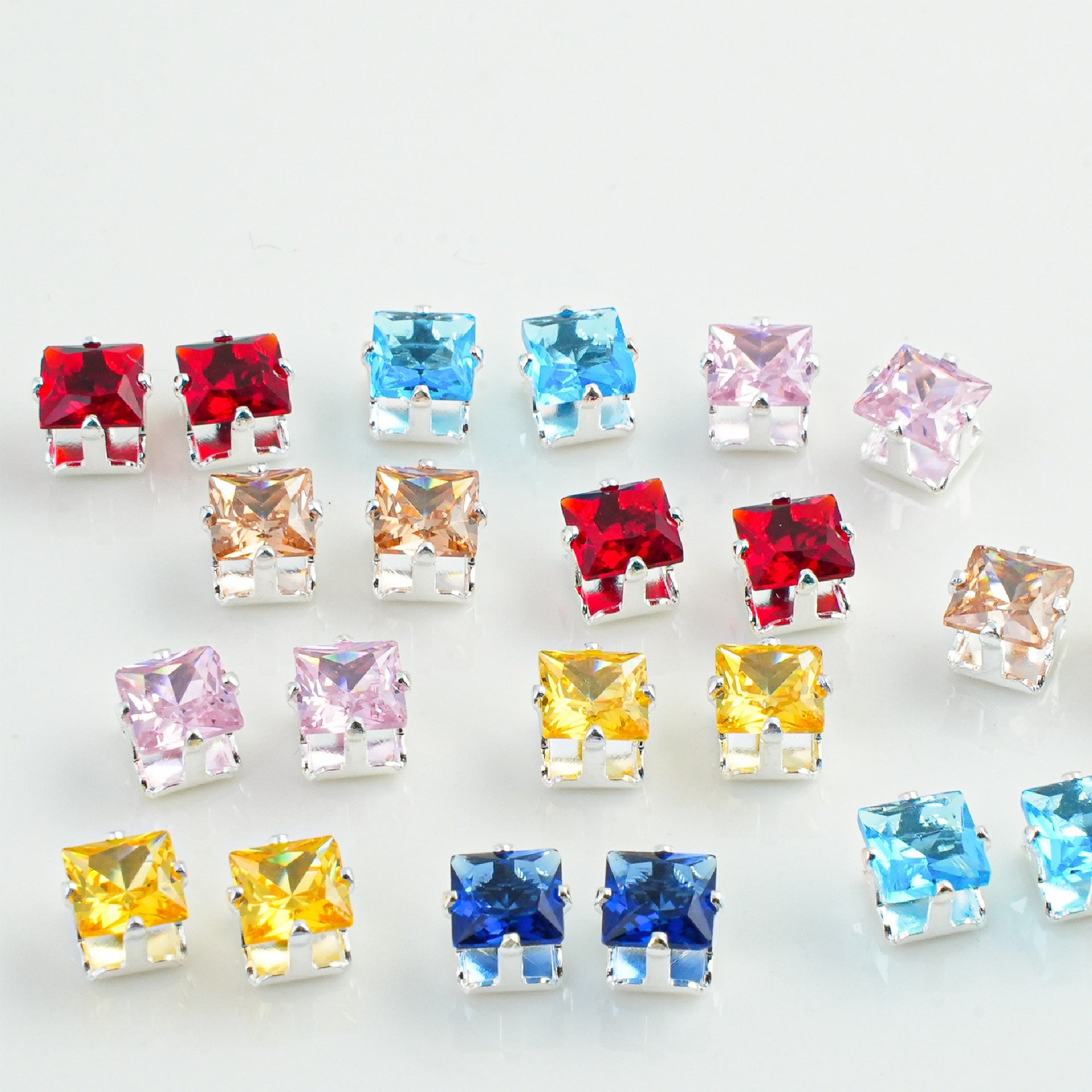 (100pcs)5x5MM Square Prong-Set CZ
