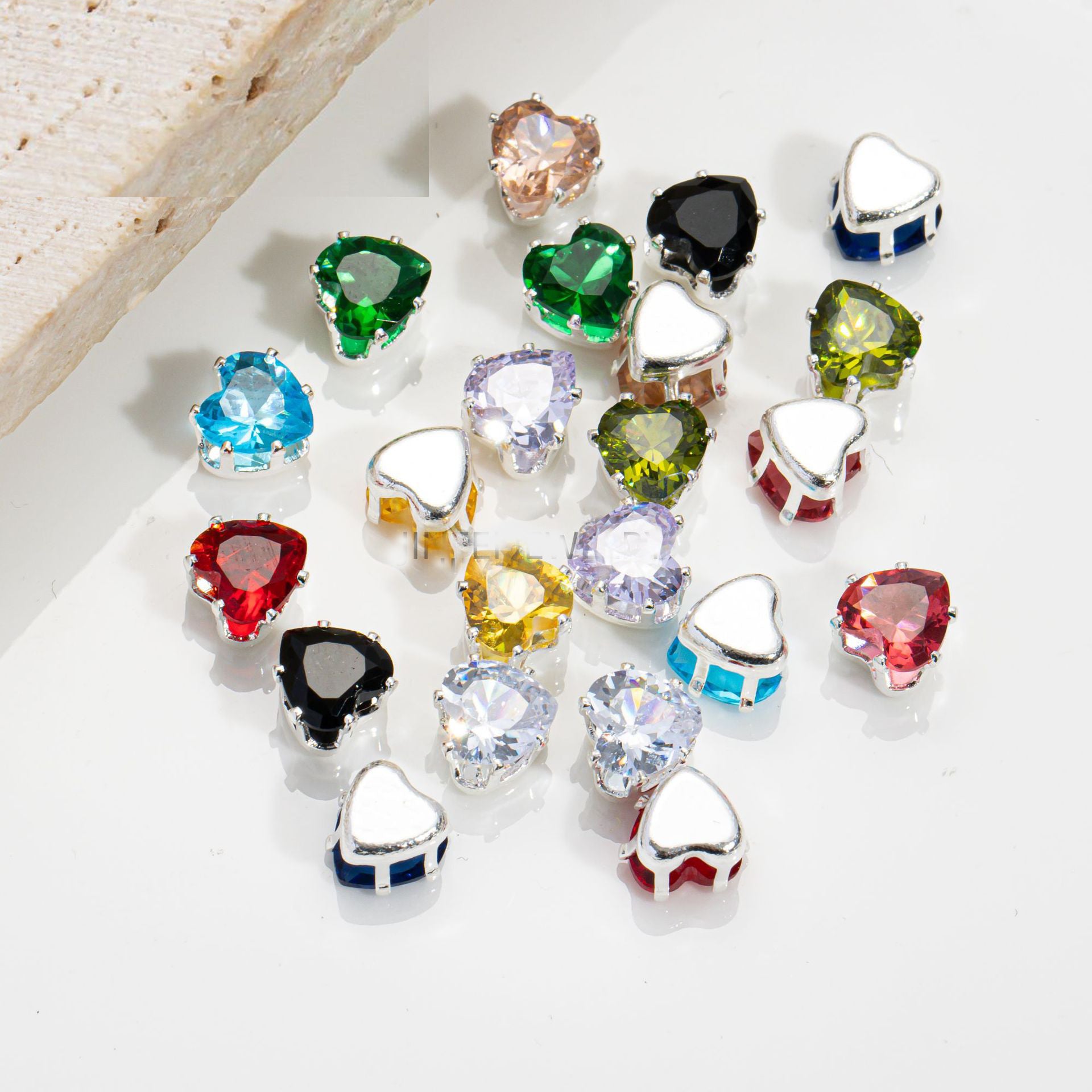 (100pcs)6MM Heart Prong-Set CZ with Silver/Gold Base