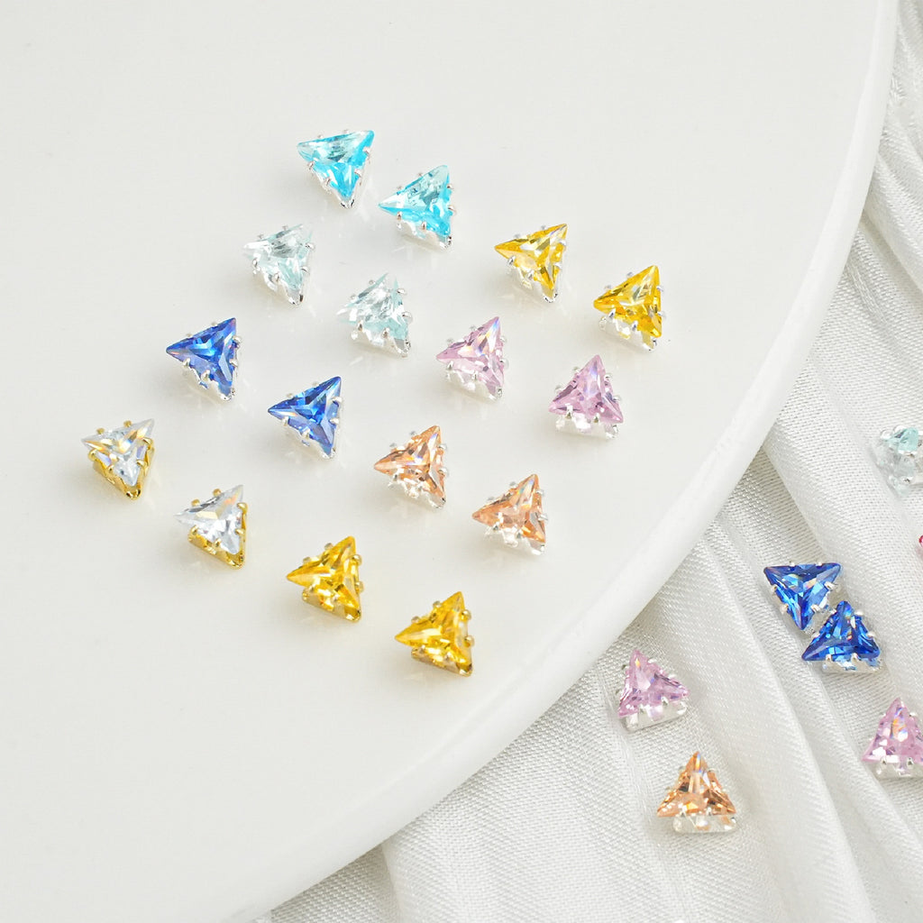 (100pcs)4mm Triangle Prong-Set CZ