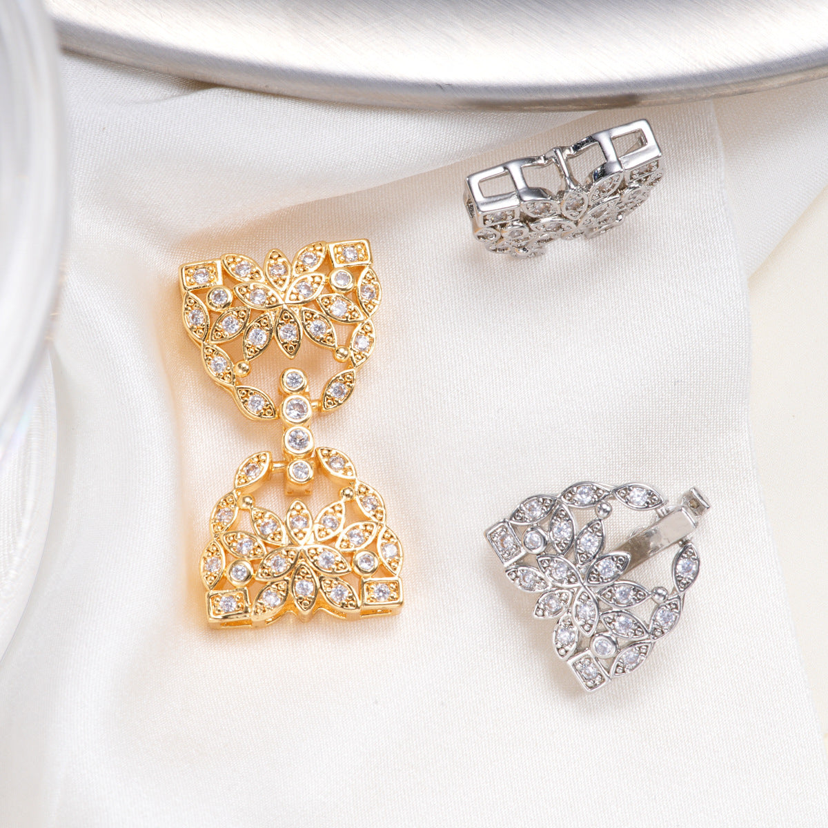 Floral Double-row Closure