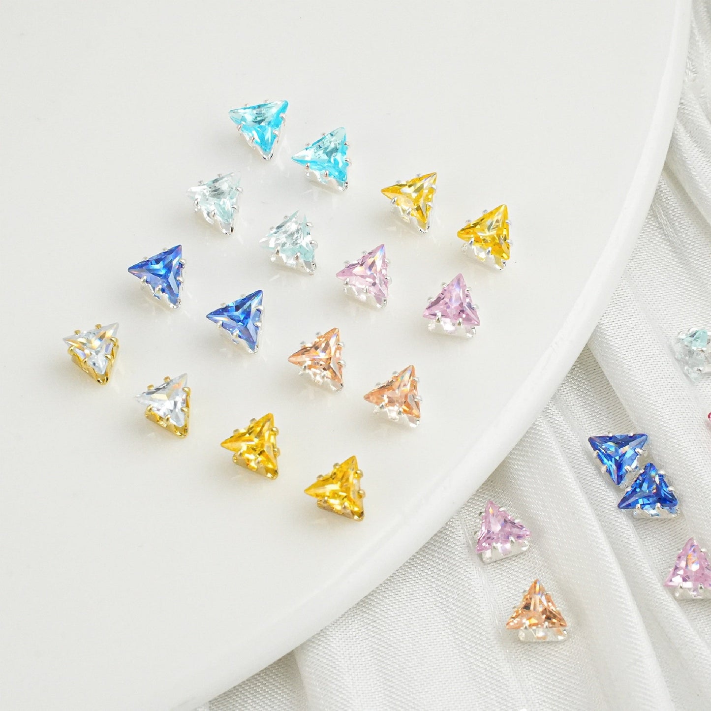 5mm Triangle Prong-Set CZ