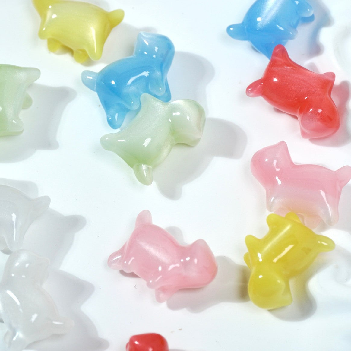 (5pcs)UV Color-Changing Resin Small Cat's Eye Cat Bead-No Holes