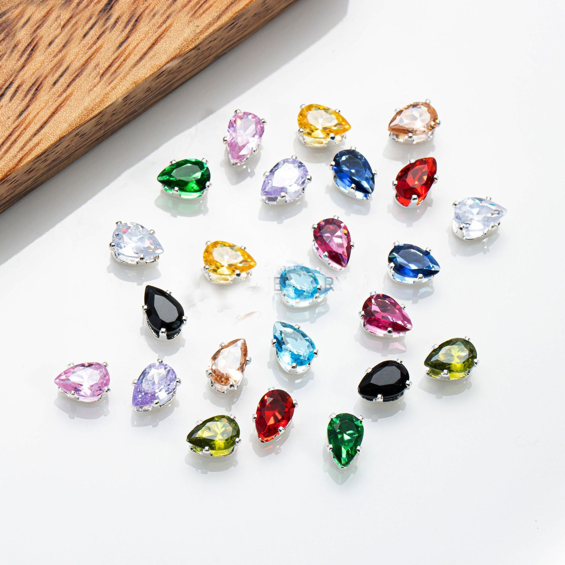 (100pcs)4x6mm Teardrop Prong-Set CZ
