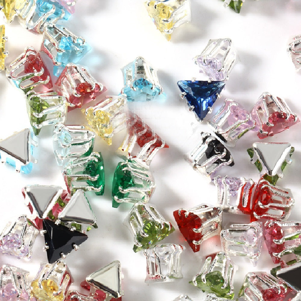 (100pcs)4mm Triangle Prong-Set CZ