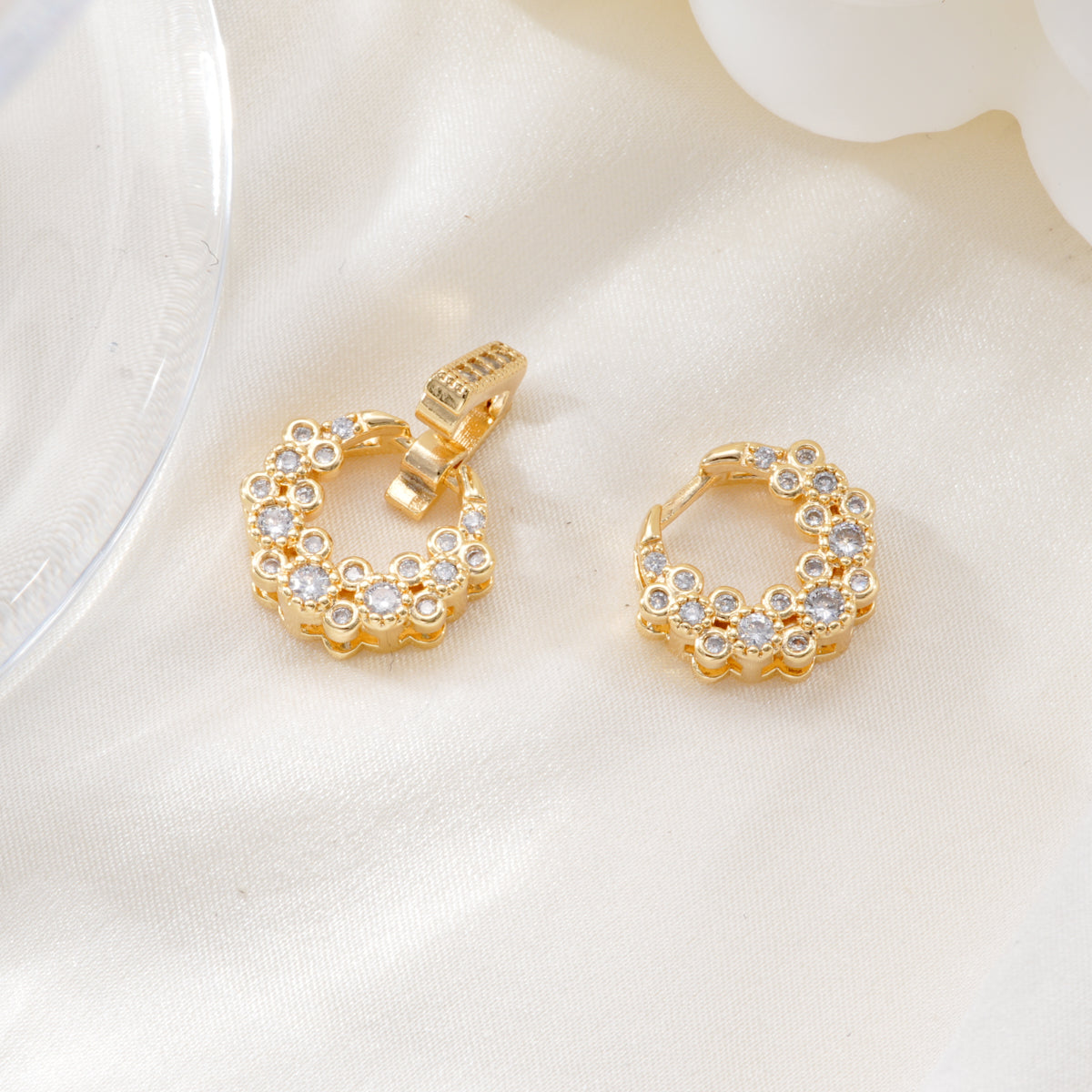 8 Shape Zircon Closure