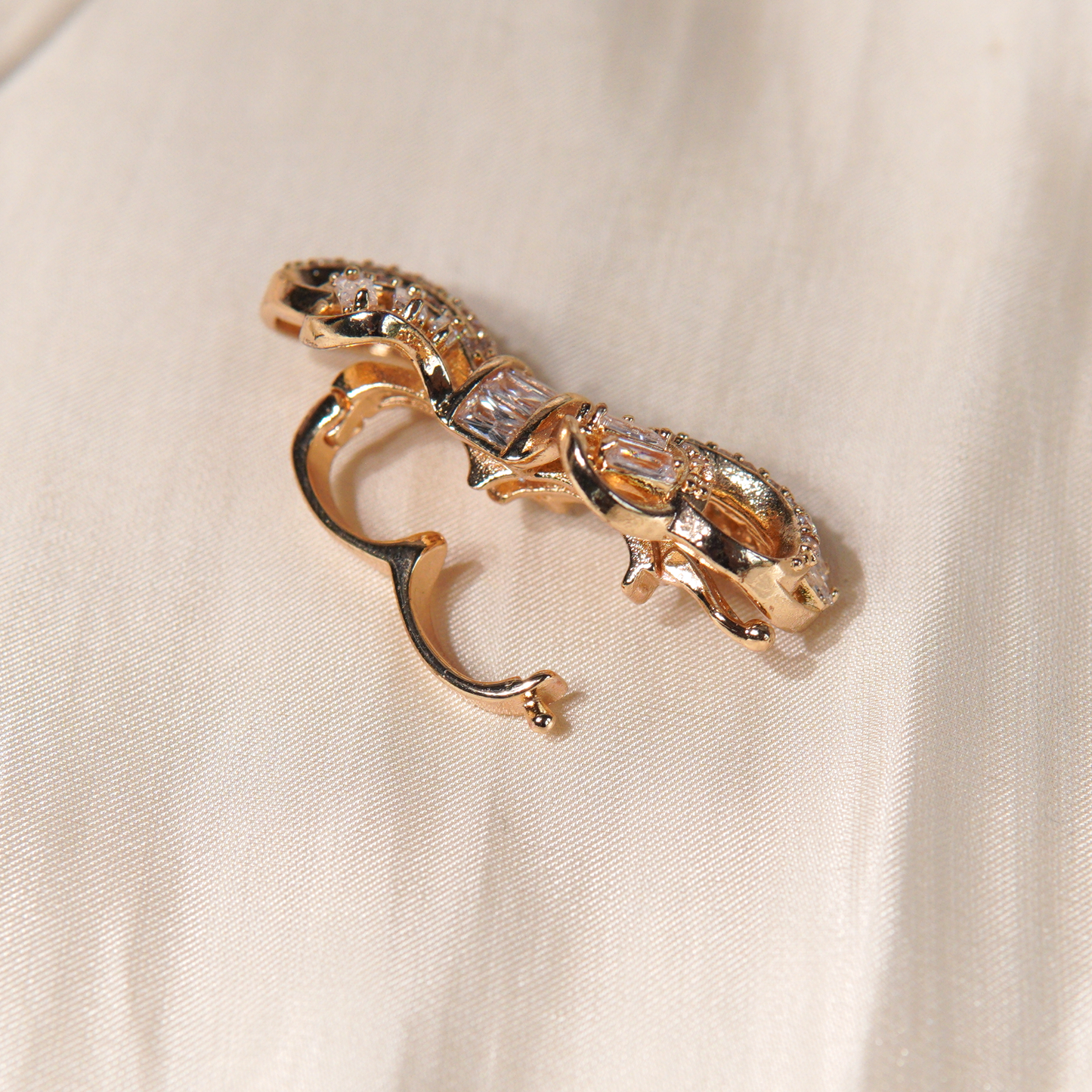 CZ-Set Bow Universal Clasp