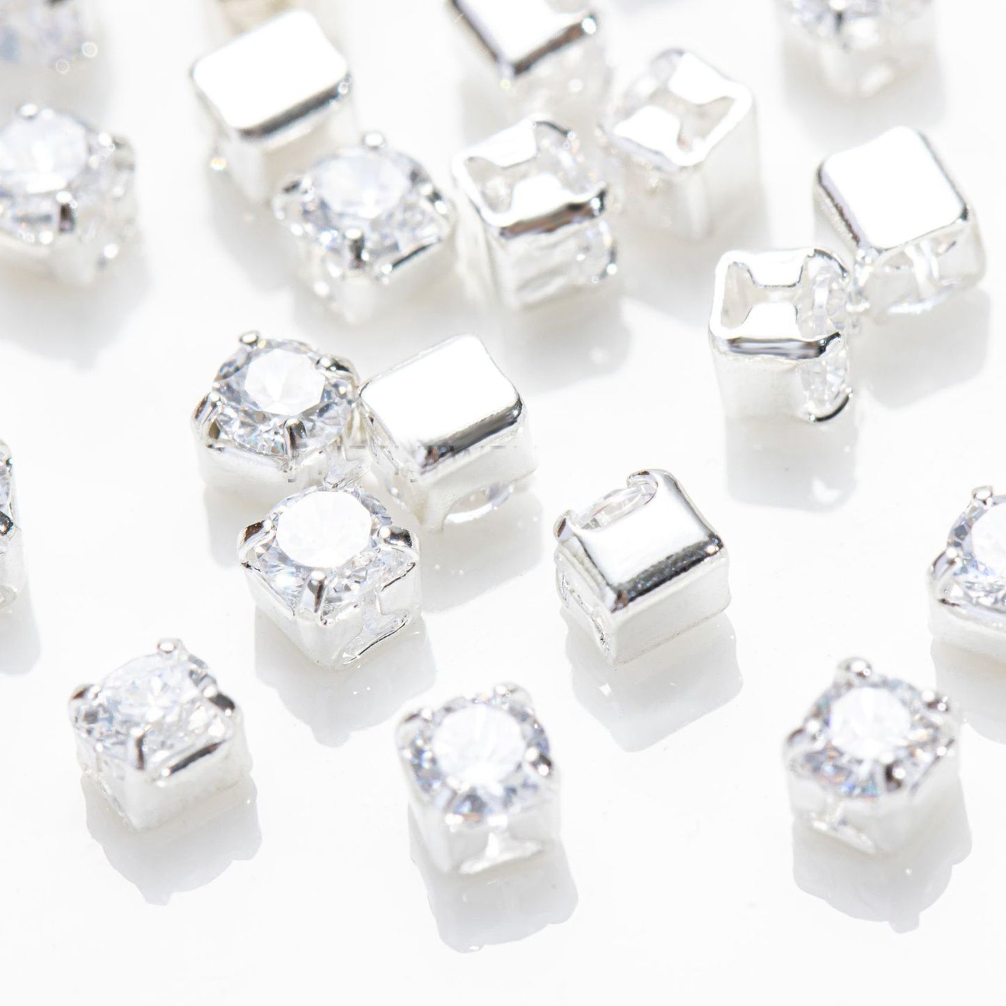 2.5mm 4-prong round zircon beads
