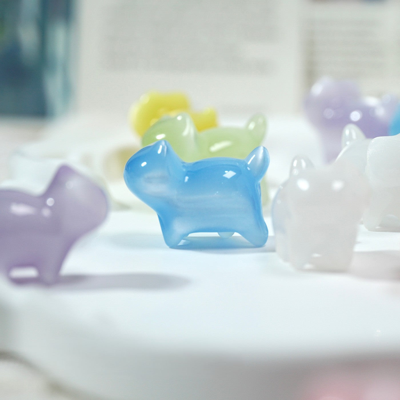 (5pcs)UV Color-Changing Resin Small Cat's Eye Cat Bead-No Holes