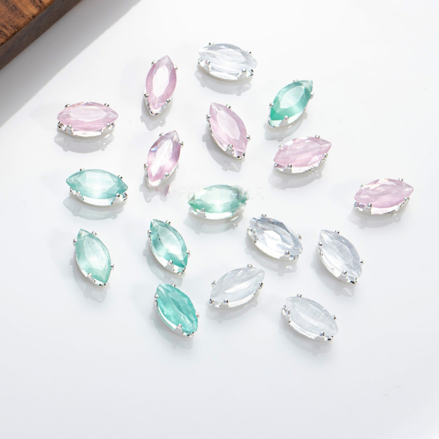 حبات الزركون الماركيز على شكل عين القطة مقاس 4×8 مم