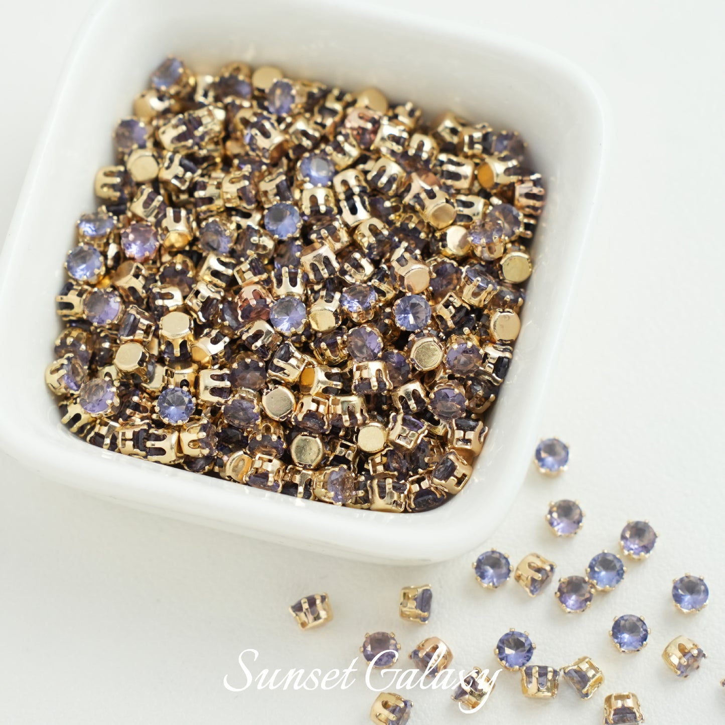 (100pcs)4MM 6-prong Round Prong-Set CZ - Gold/Silver Base