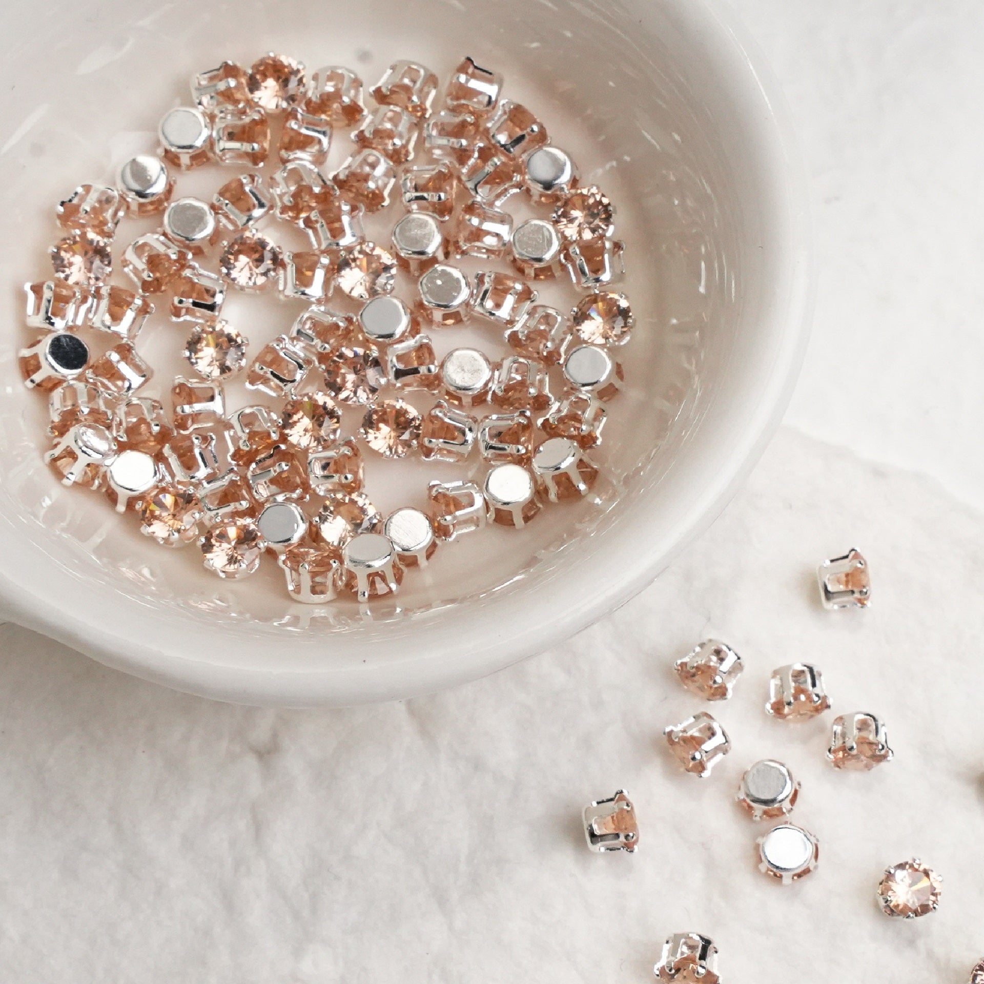 (100pcs)3MM Round Prong-Set CZ