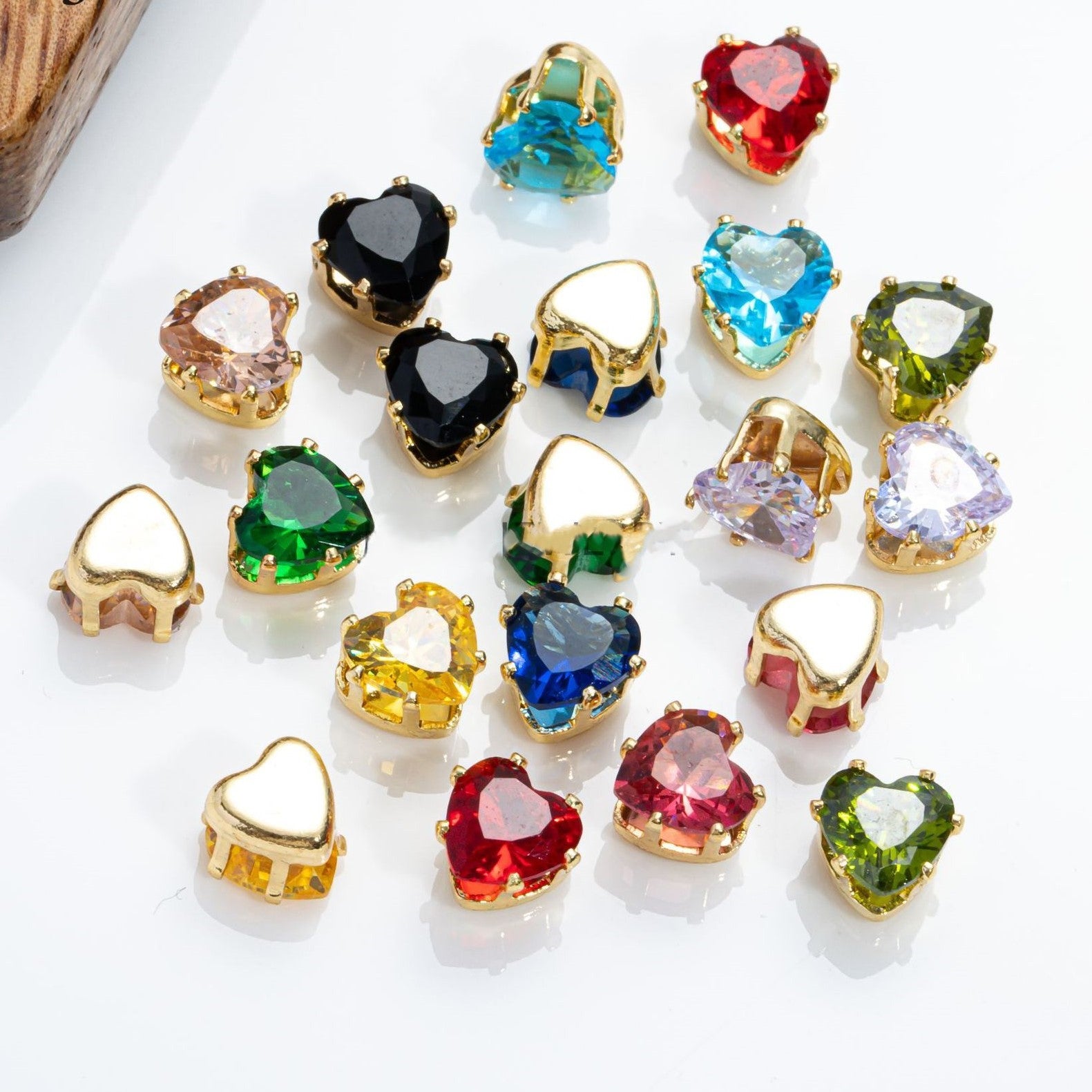 (100pcs)6MM Heart Prong-Set CZ with Silver/Gold Base