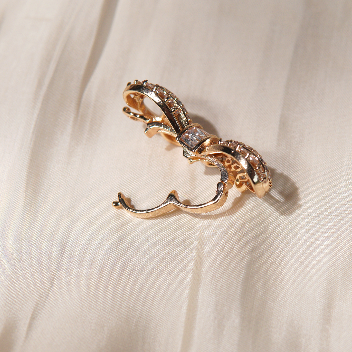 CZ-Set Bow Universal Clasp