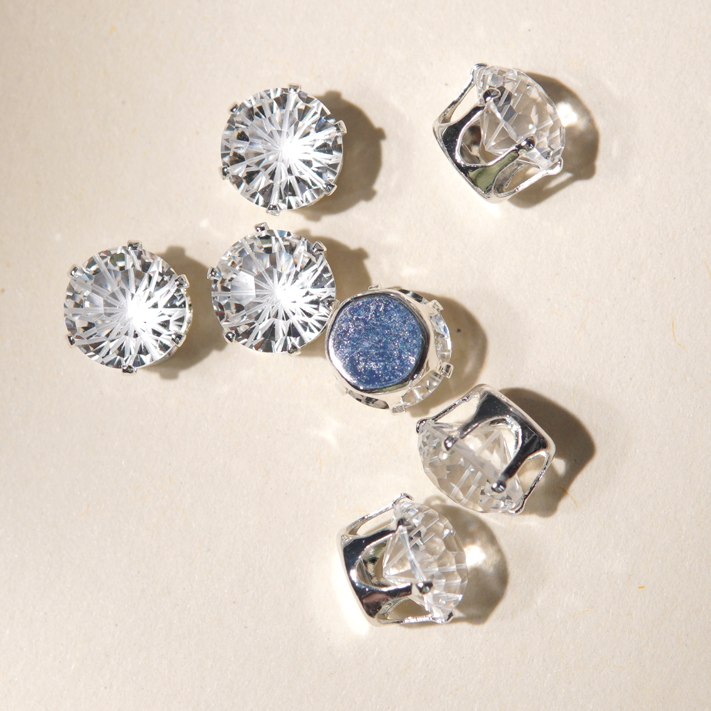 (10pcs)8mm Firework Round Prong-Set CZ