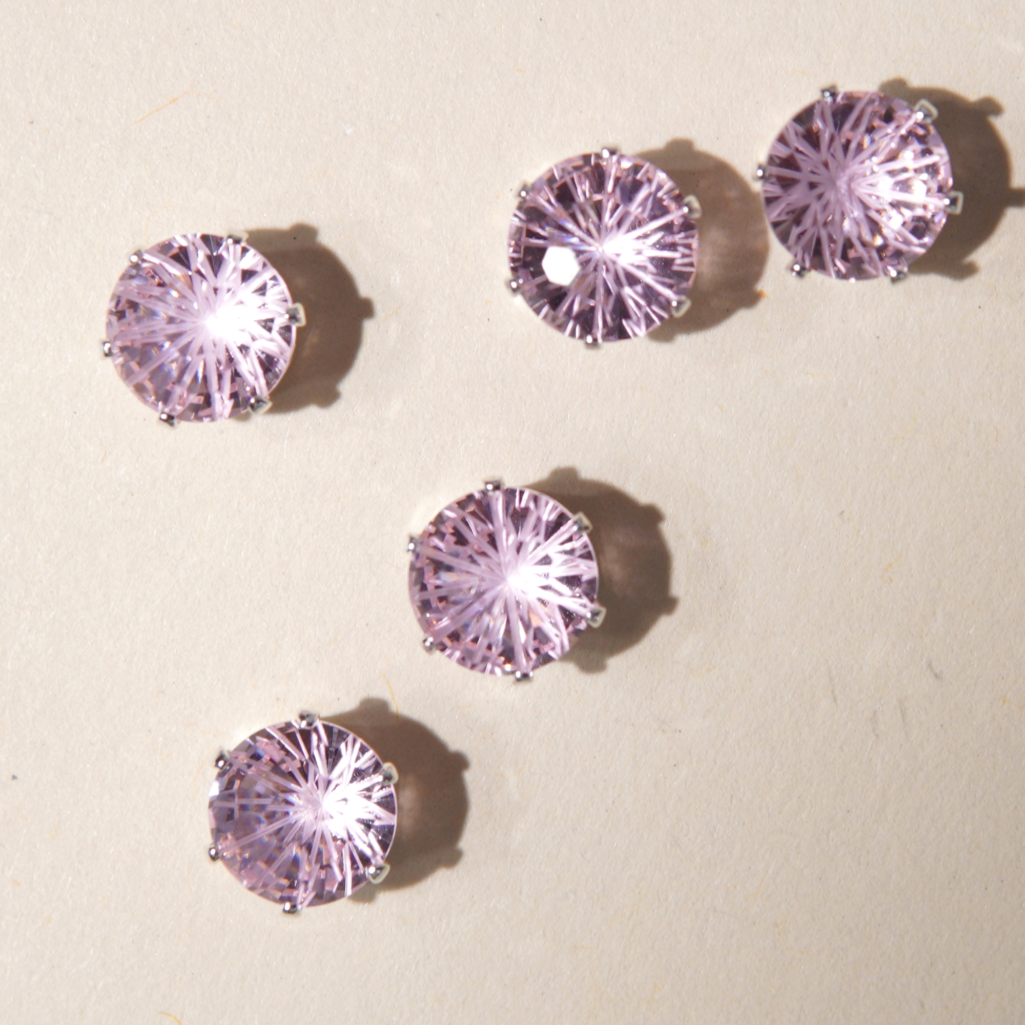(10pcs)8mm Firework Round Prong-Set CZ