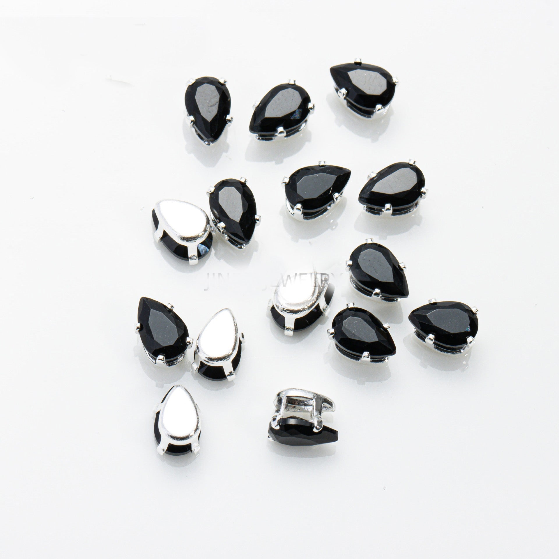 (100pcs)4x6mm Teardrop Prong-Set CZ