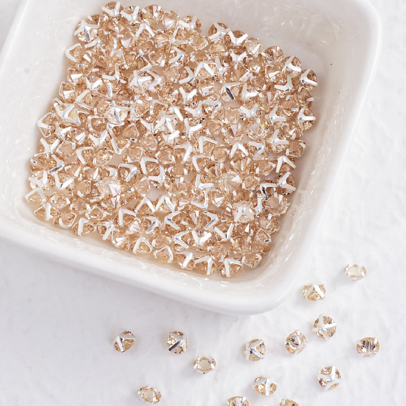 (100pcs)4mm Round Reverse Prong-Set CZ