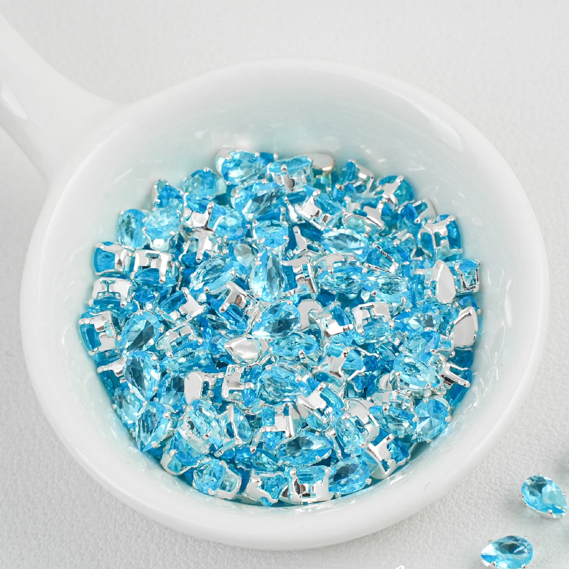 (100pcs)4x6mm Teardrop Prong-Set CZ