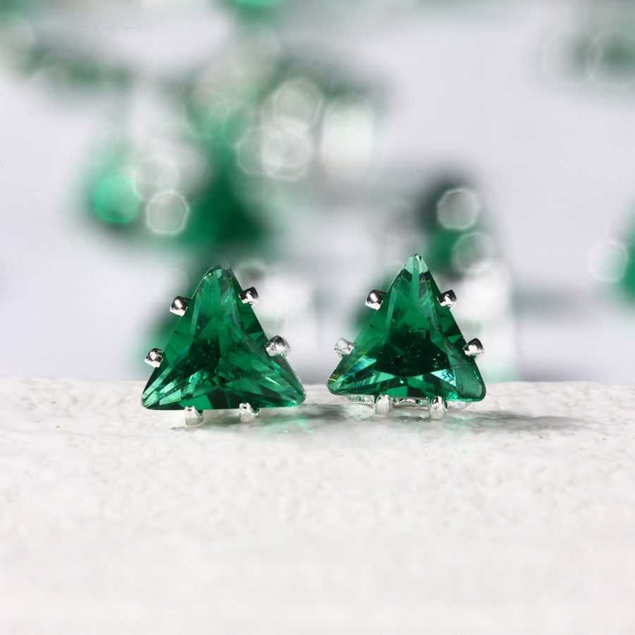 4mm Triangle Prong-Set CZ