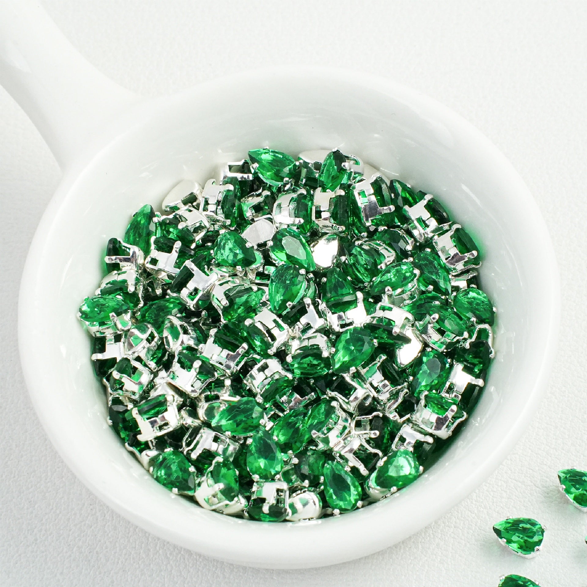 (100pcs)4x6mm Teardrop Prong-Set CZ
