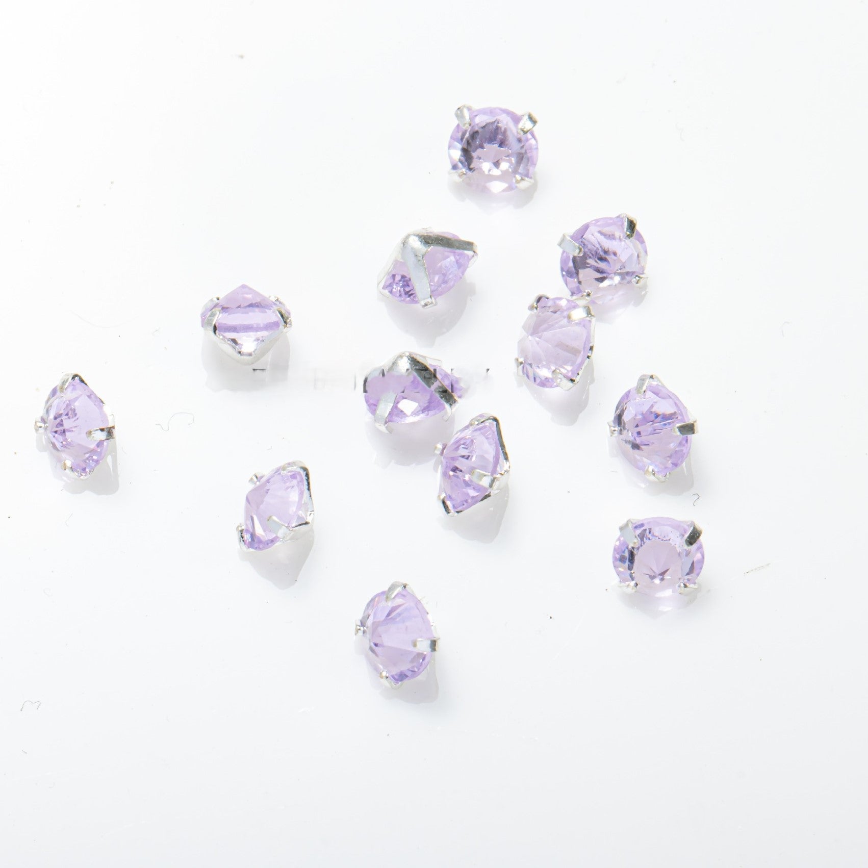 (100pcs)4mm Round Reverse Prong-Set CZ