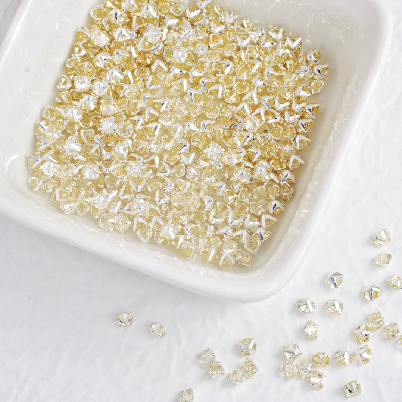 5mm Round Reverse Prong-Set CZ