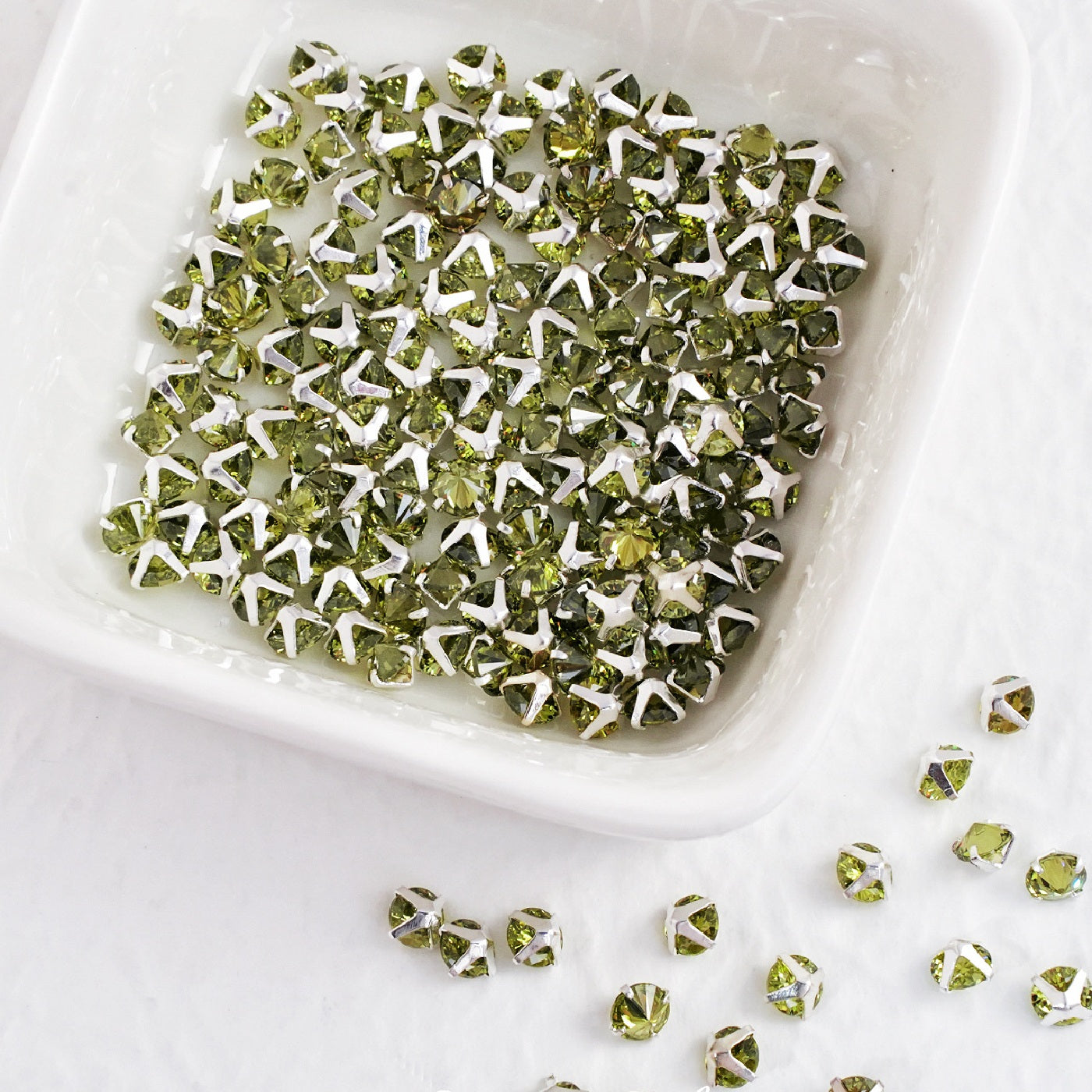 4MM Round Reverse Prong-Set CZ