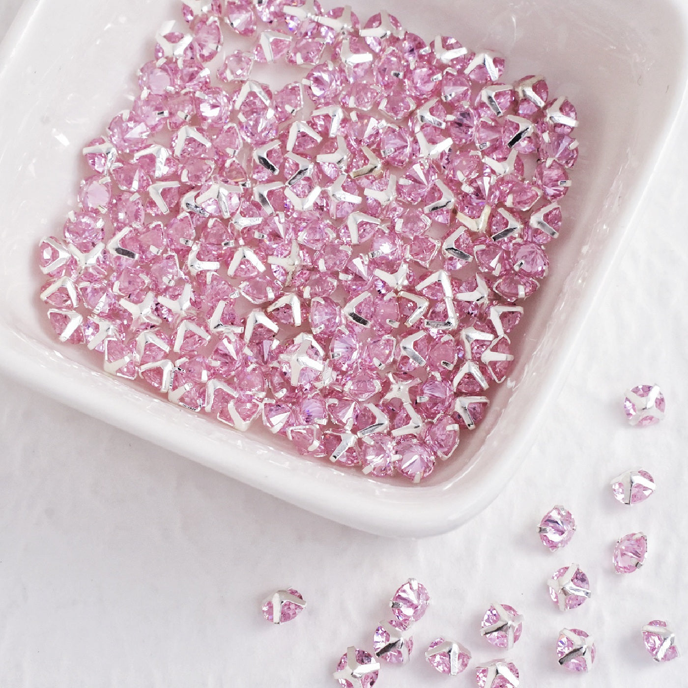 (100pcs)4mm Round Reverse Prong-Set CZ